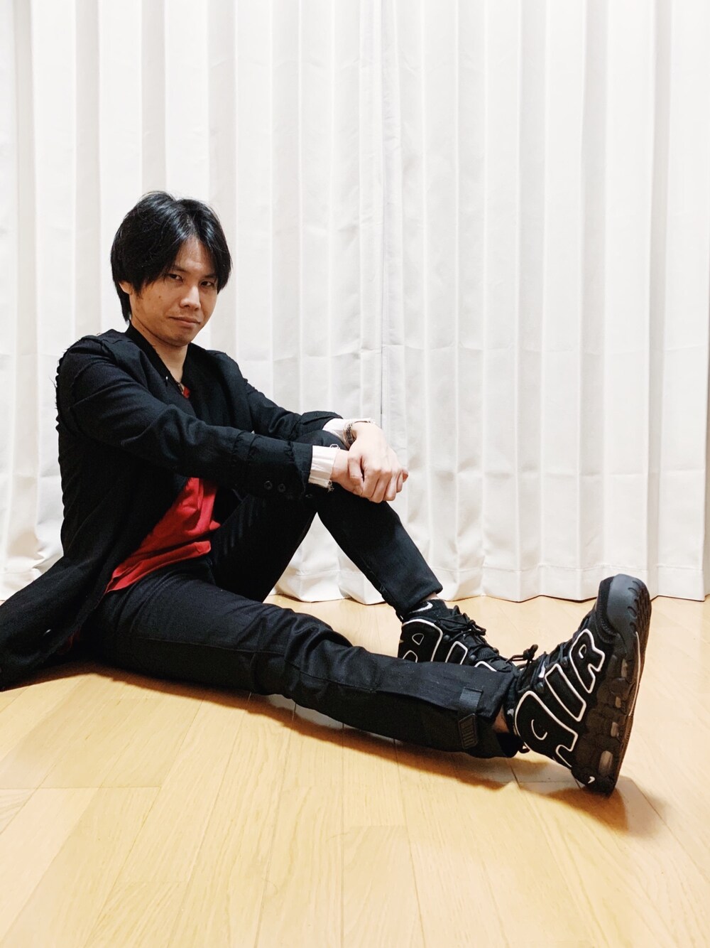「今日のコーデ、春夏コーデ、シンプル、スニーカー、おしゃれさんと繋がりたい、モアテン、モアアップテンポ、instagramフォローお願いします、インスタフォローしてね！、カジュアルコーデ」｜「no brandのアイテム（ノーカラーコート、ブラック系）」を使った、AVANT-GARDE KENTAさん（メンズ・174cm）の春コーディネートの1枚目の写真