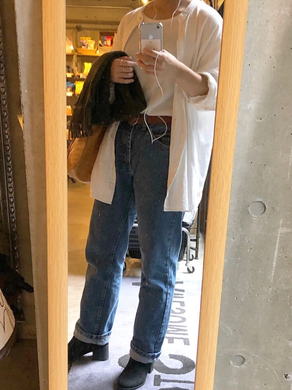 「autumn」｜「UNIQLOのアイテム（シャツ/ブラウス、ホワイト系）」を使った、asuuukaさん（レディース・161cm）の秋コーディネートの1枚目の写真