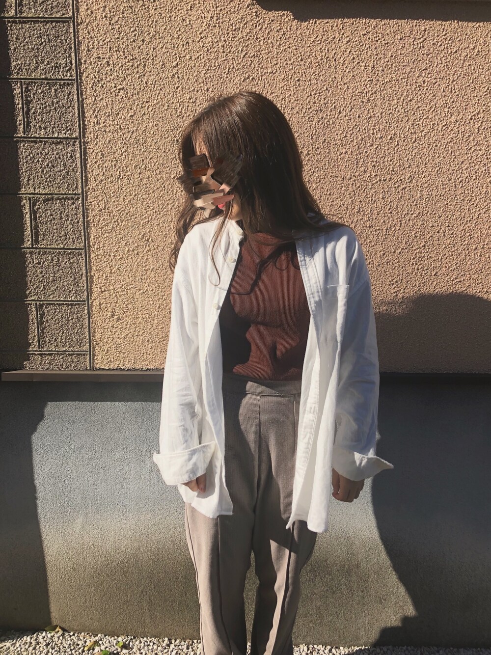 「ラフスタイル」｜「UNIQLOのアイテム（シャツ/ブラウス、ホワイト系）」を使った、asuuukaさん（レディース・161cm）の秋コーディネートの1枚目の写真