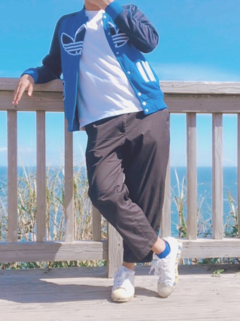 「GU」｜「GUのアイテム（チノパンツ、ブラック系）」を使った、ちぇるさん（メンズ・175cm）の秋コーディネートの1枚目の写真