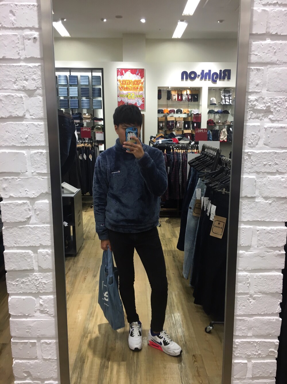 「冬コーデ、シンプル」｜「ChampionのChampion×relume / 別注チャンピオン SHERPA FLEECE クルーネック#（スウェット、グレー系）」を使った、ちぇるさん（メンズ・178cm）の冬コーディネートの1枚目の写真