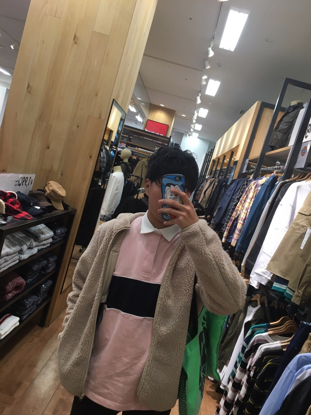 「カジュアル、パーカー」｜「UNIQLOの防風ボアフリースパーカ（長袖）（その他アウター、ベージュ系）」を使った、ちぇるさん（メンズ・177cm）の冬コーディネートの1枚目の写真