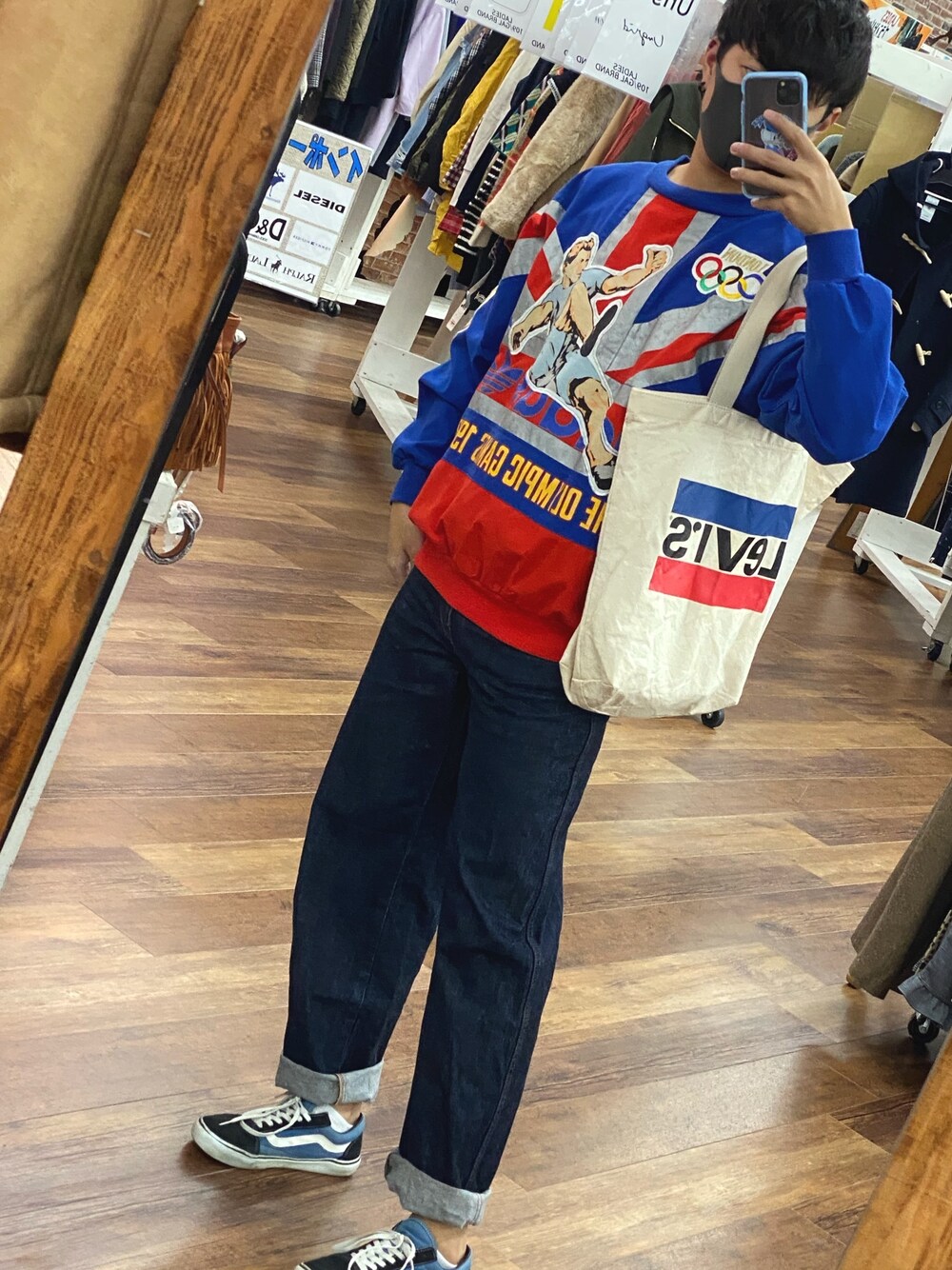 「古着コーデ、ユニクロ、ストリートMIX」｜「adidasのアイテム（スウェット、ブルー系）」を使った、ちぇるさん（メンズ・180cm）の秋コーディネートの1枚目の写真