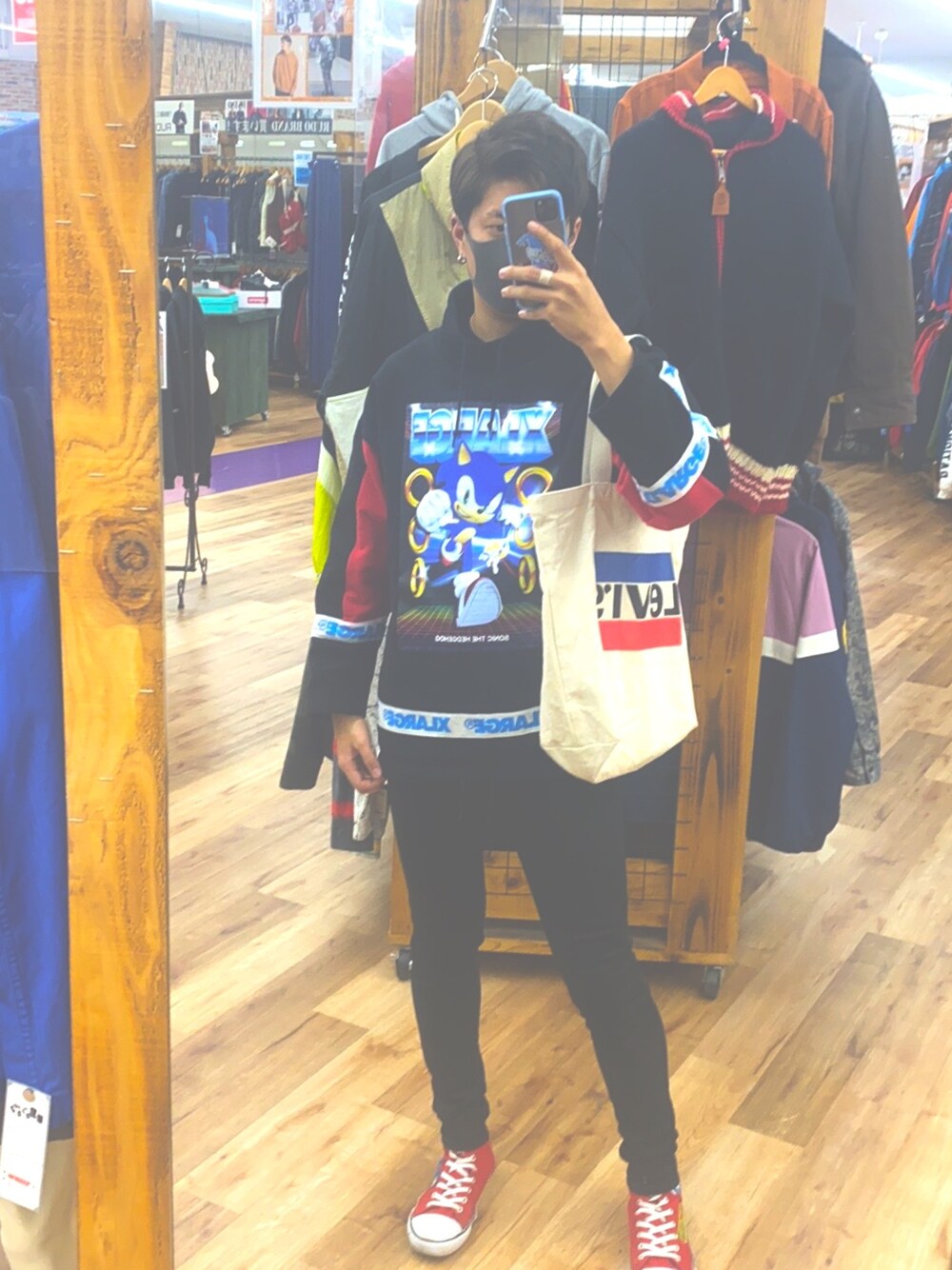 「ビッグシルエット、スキニーデニム、プチプラ」｜「XLARGEの【XLARGE×SONIC THE HEDGEHOG】 TAPED MOCKNECK SWEAT（スウェット、ブラック系）」を使った、ちぇるさん（メンズ・180cm）の秋コーディネートの1枚目の写真