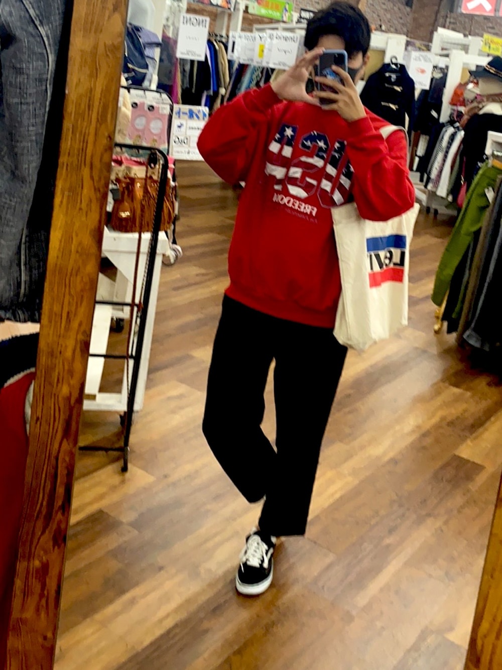「古着、おしゃれさんと繋がりたい、いいね、save、フォローお願いします🤑、スニーカー、プチプラコーデ」｜「GUのアイテム（スラックス、ブラック系）」を使った、ちぇるさん（メンズ・180cm）の秋コーディネートの1枚目の写真