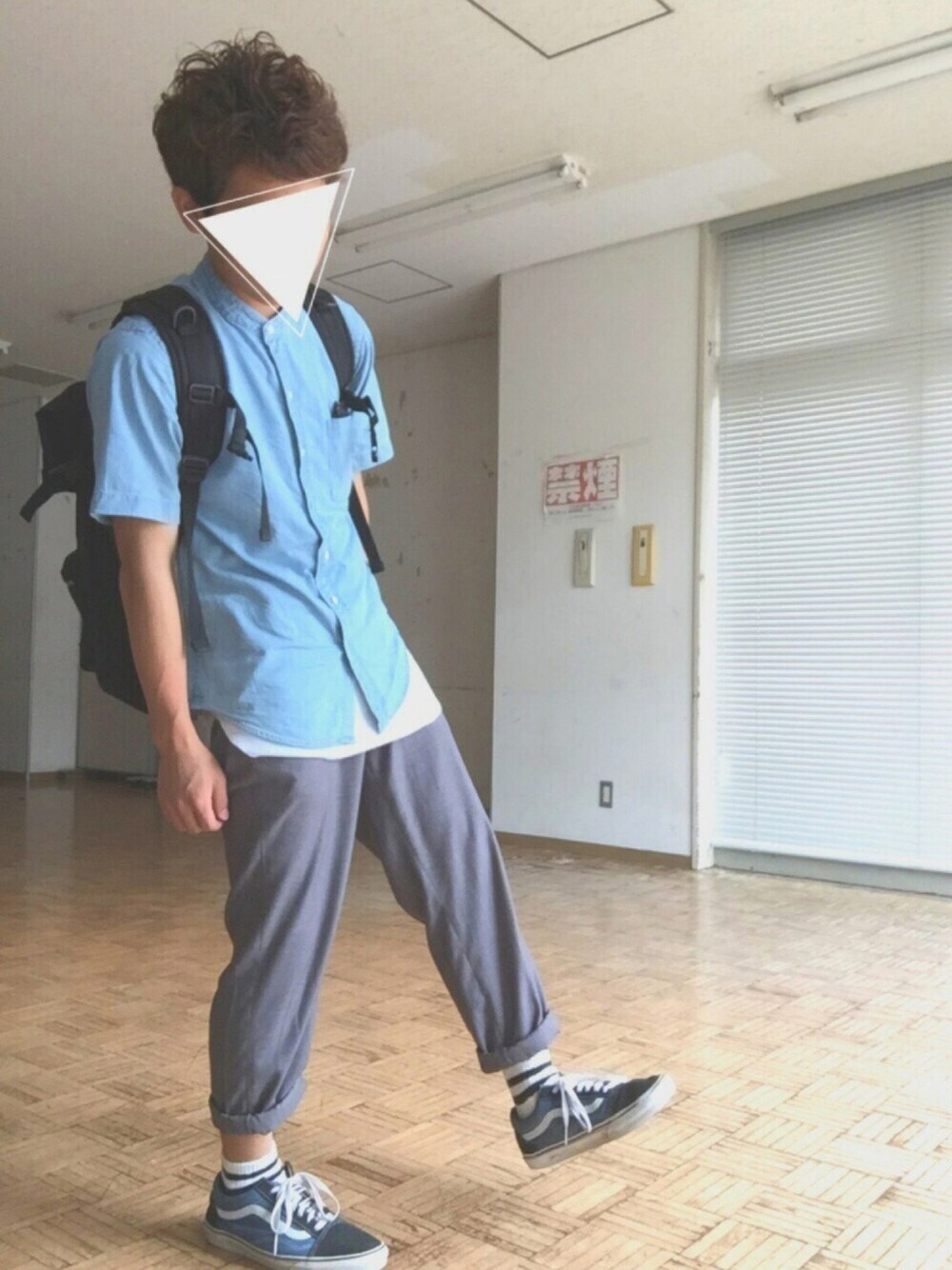 「大人カジュアル、シンプル、プチプラ、VANS、靴下屋、バンドカラー、雨の日コーデ、めがね」｜「INDISPENSABLE の【INDISPENSABLE/インディスペンサブル】Daypack"FUNK"（バックパック/リュック、ブラック系）」を使った、たいせーさん（メンズ・165cm）の夏コーディネートの1枚目の写真