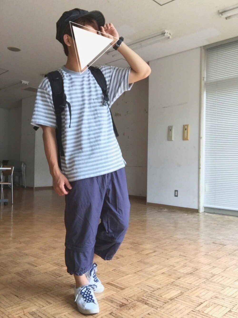 「プチプラ、ゆるコーデ、シンプル、爽やかコーデ、スポーツミックス、ワイドパンツ、スニーカー、キャスケット、ネット」｜「古着のアイテム（キャスケット、グレー系）」を使った、たいせーさん（メンズ・165cm）の夏コーディネートの1枚目の写真