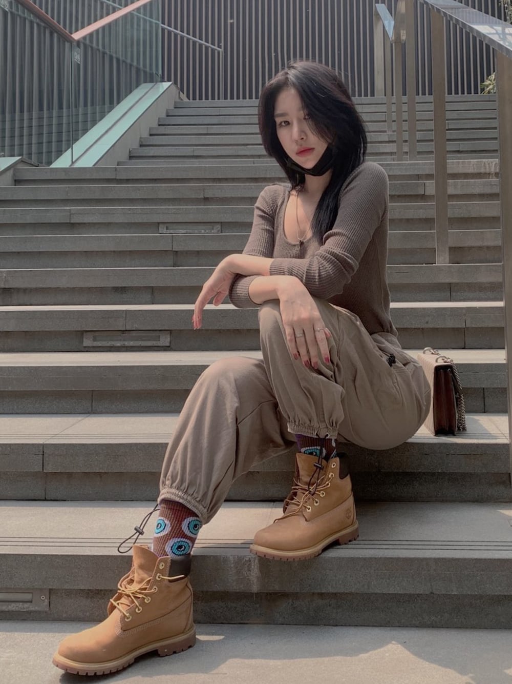 「街头搭配、休闲」｜「NIKEのアイテム（チノパンツ、ベージュ系）」を使った、mooddiaryさん（レディース・165cm）の冬コーディネートの1枚目の写真