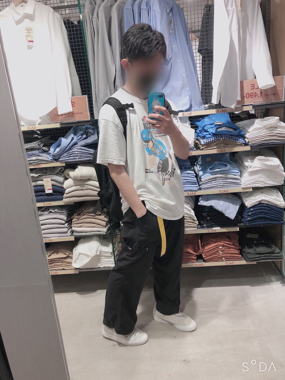 「ゆるコーデ、夏だ！Tシャツ着よう！、おしゃれさんと繋がりたい、ストリート、白Tシャツ、カジュアル、プリントT、古着、古着MIX、古着好きな人と繋がりたい」｜「PUMAのPUMA プーマ スウェード クラシック（スニーカー、ベージュ系）」を使った、ukaさん（メンズ・175cm）の夏コーディネートの1枚目の写真