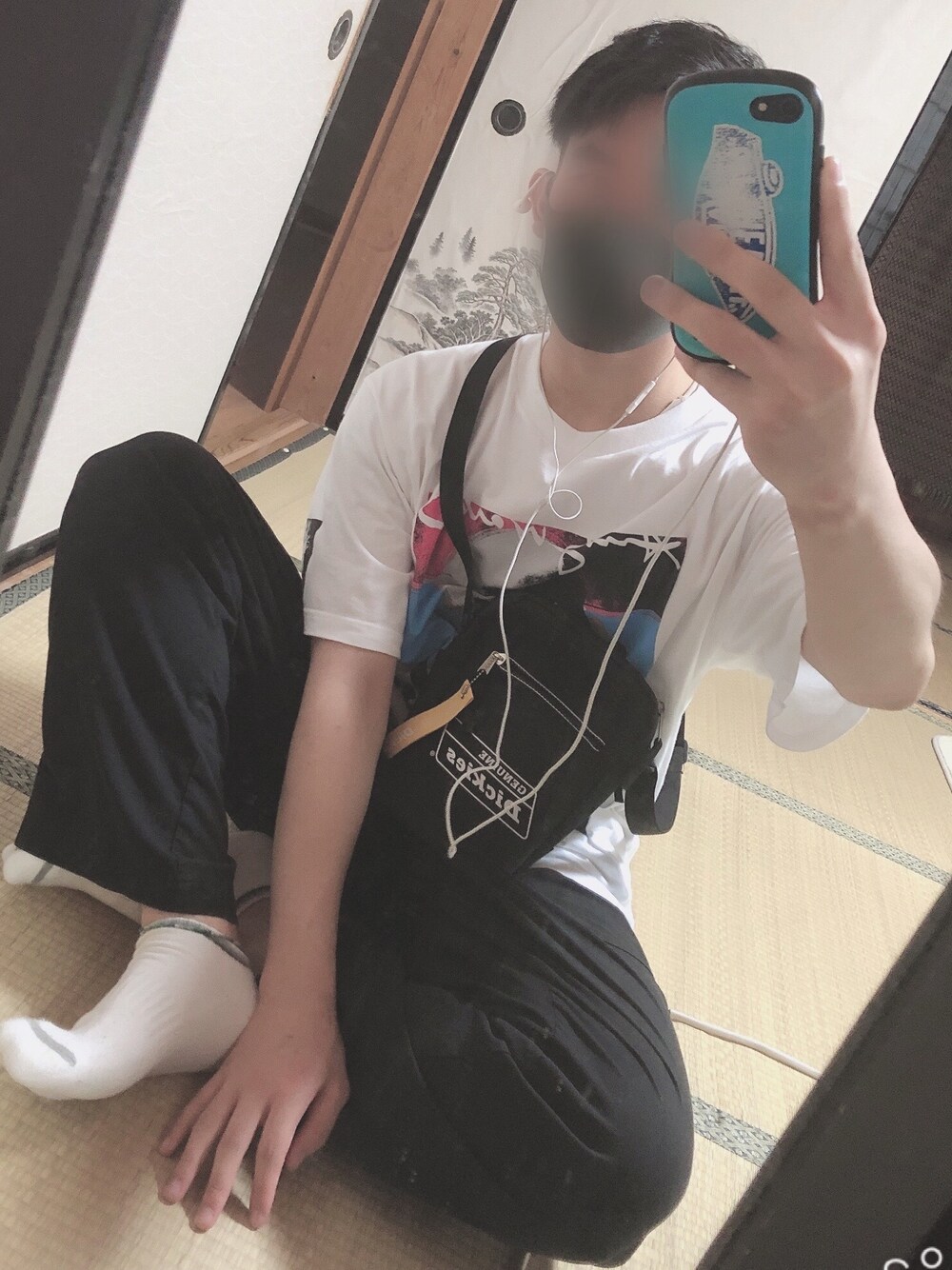 「スポーツミックス、夏、お洒落さんとつながりたい、古着MIX、ストリート、古着、カーゴパンツ、おしゃれさんと繋がりたい、Tシャツ、ユニクロ」｜「UNIQLOのアイテム（Tシャツ/カットソー、ホワイト系）」を使った、ukaさん（メンズ・175cm）の夏コーディネートの1枚目の写真