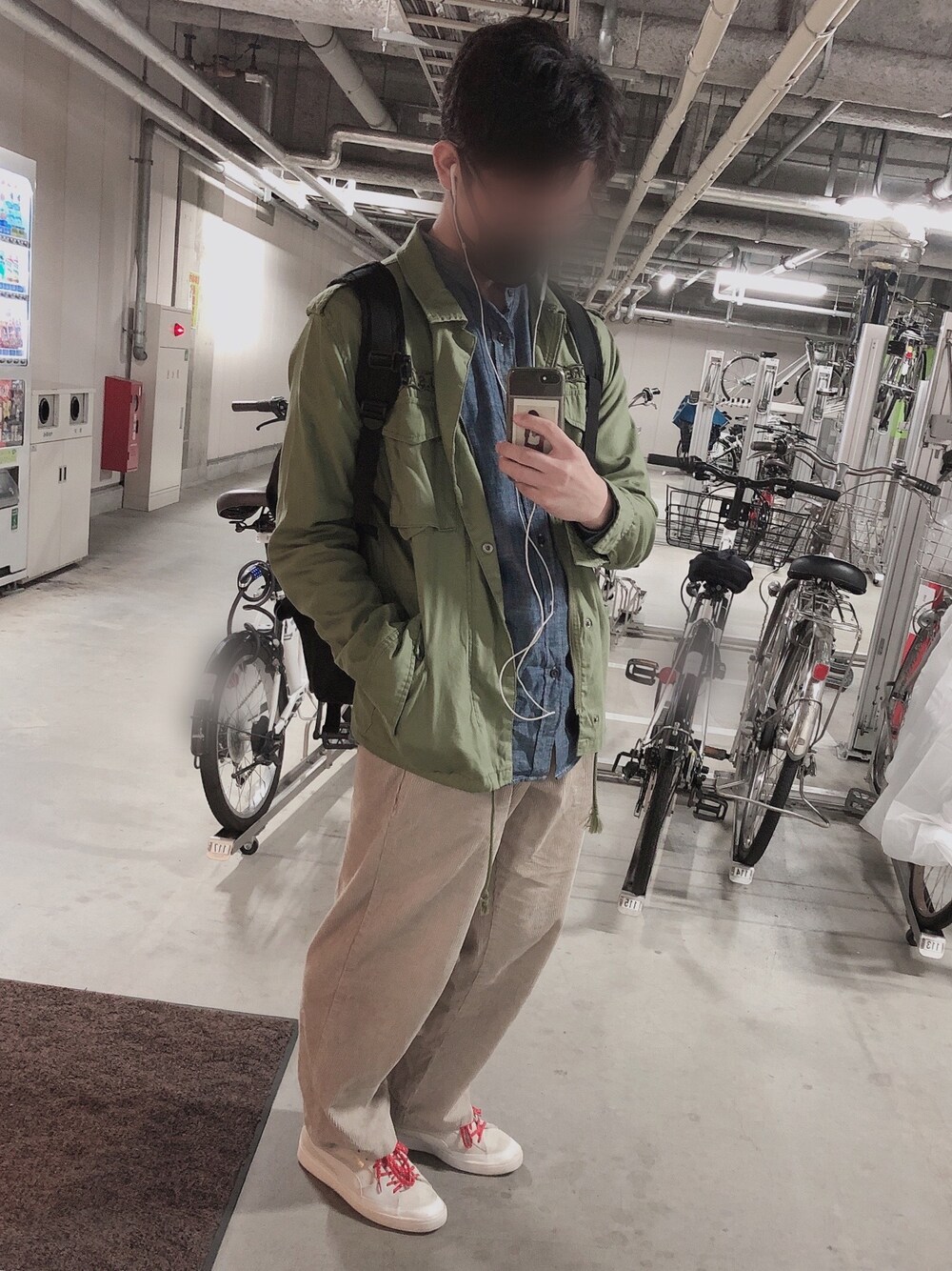 「休日スタイル、秋冬コーデ、今日のコーデ、オトナカジュアル、きれいめカジュアル、秋服、UNIQLO、秋コーデ、シャツスタイル、ワイドパンツ」｜「CORISCOのアイテム（ミリタリージャケット、グリーン系）」を使った、ukaさん（メンズ・175cm）の秋コーディネートの1枚目の写真