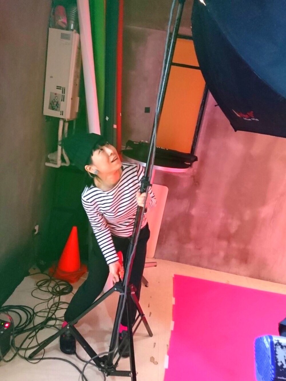 「ボーダー、仕事着」｜「H.P.FRANCEのアイテム（その他パンツ、ブラック系）」を使った、かすみさん（レディース・155cm）の秋コーディネートの1枚目の写真