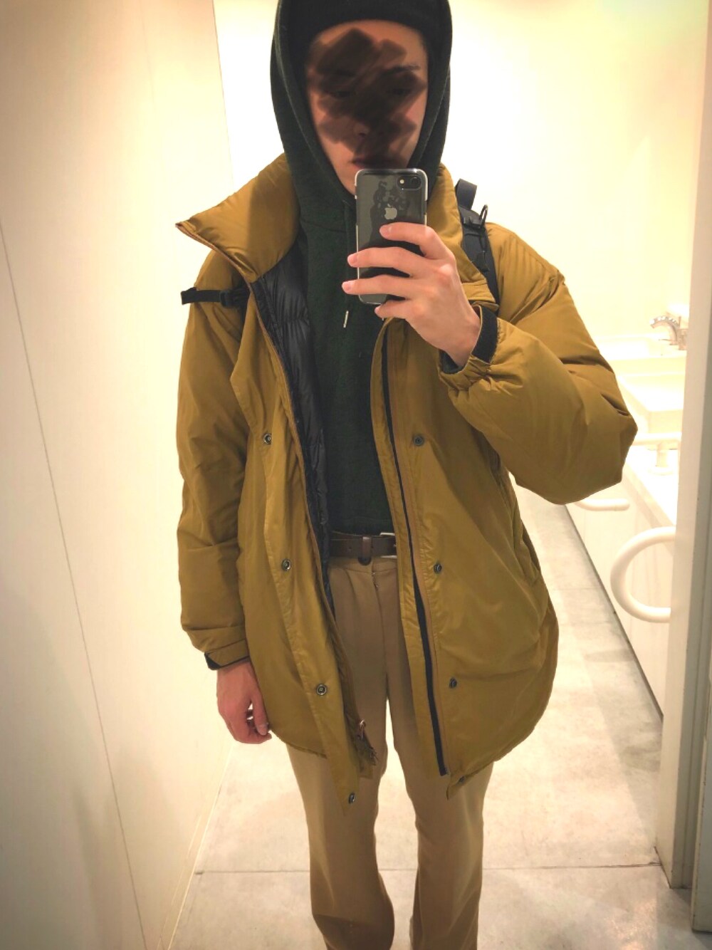 「おしゃれさんと繋がりたい、シンプルコーデ、ALLEGE、GYMPHLEX、ARC'TERYX」｜「GYMPHLEXの【Gymphlex】フーデッド ダウンコート MEN（ダウンジャケット/コート、ベージュ系）」を使った、ゆーすけさん（メンズ・177cm）の冬コーディネートの1枚目の写真