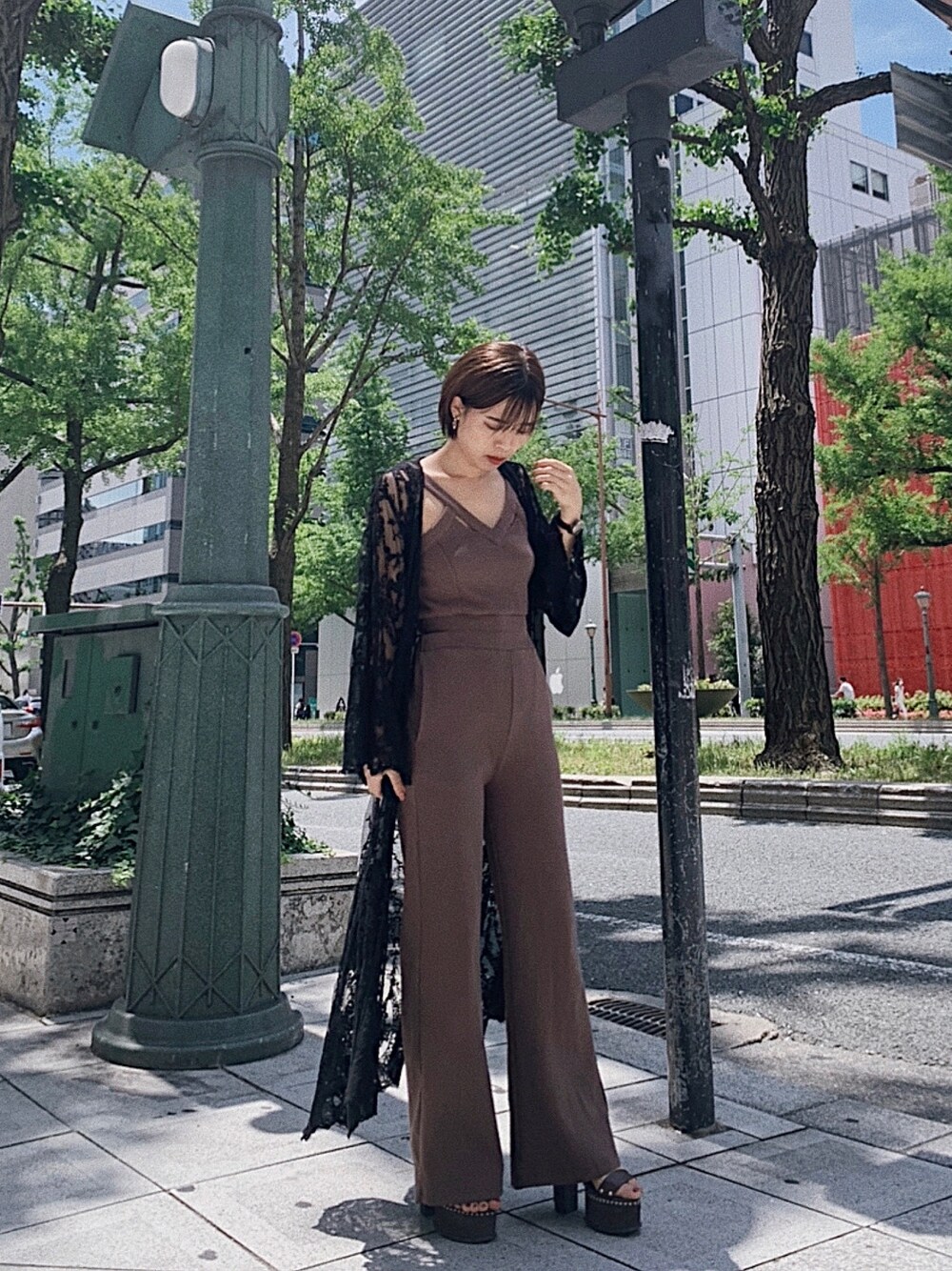「ENVYM、envym_staff、夏コーデ、カジュアル、カジュアルコーデ、オールインワン、レースガウン、レース、ガウン、大人カジュアル」｜「ENVYMのナローキャミオールインワン（つなぎ/オールインワン、グリーン系）」を使った、ENVYM_NARUMIさん（レディース・157cm）の夏コーディネートの1枚目の写真