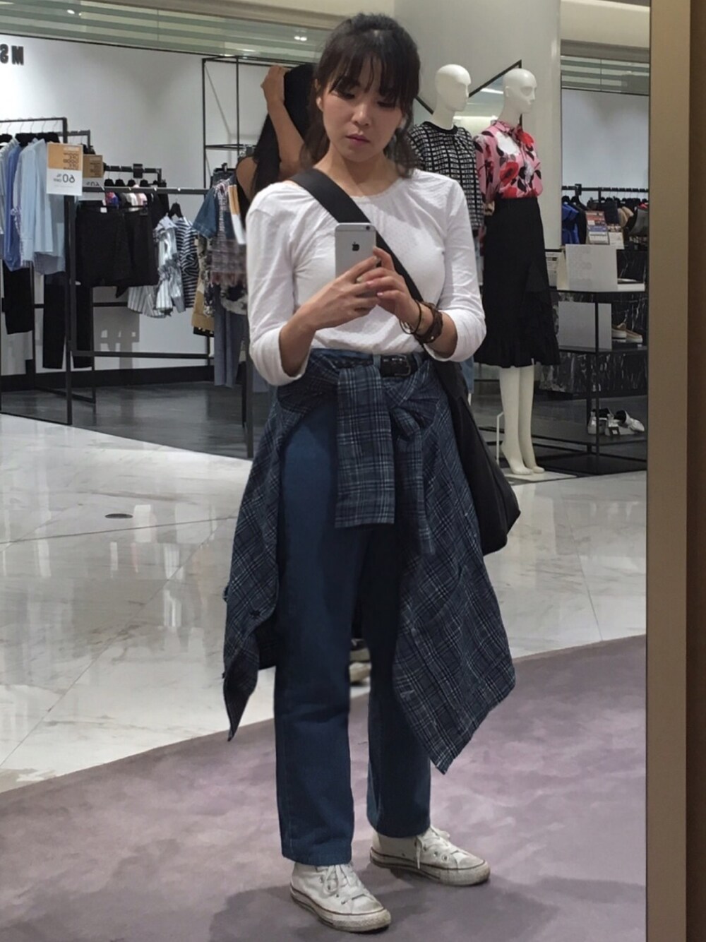 「STYLE、fall、Japan、Thailand、girl、summer」｜「Belleroseのアイテム（テーラードジャケット、ブルー系）」を使った、Sedam Naさん（レディース・160cm）の秋コーディネートの1枚目の写真