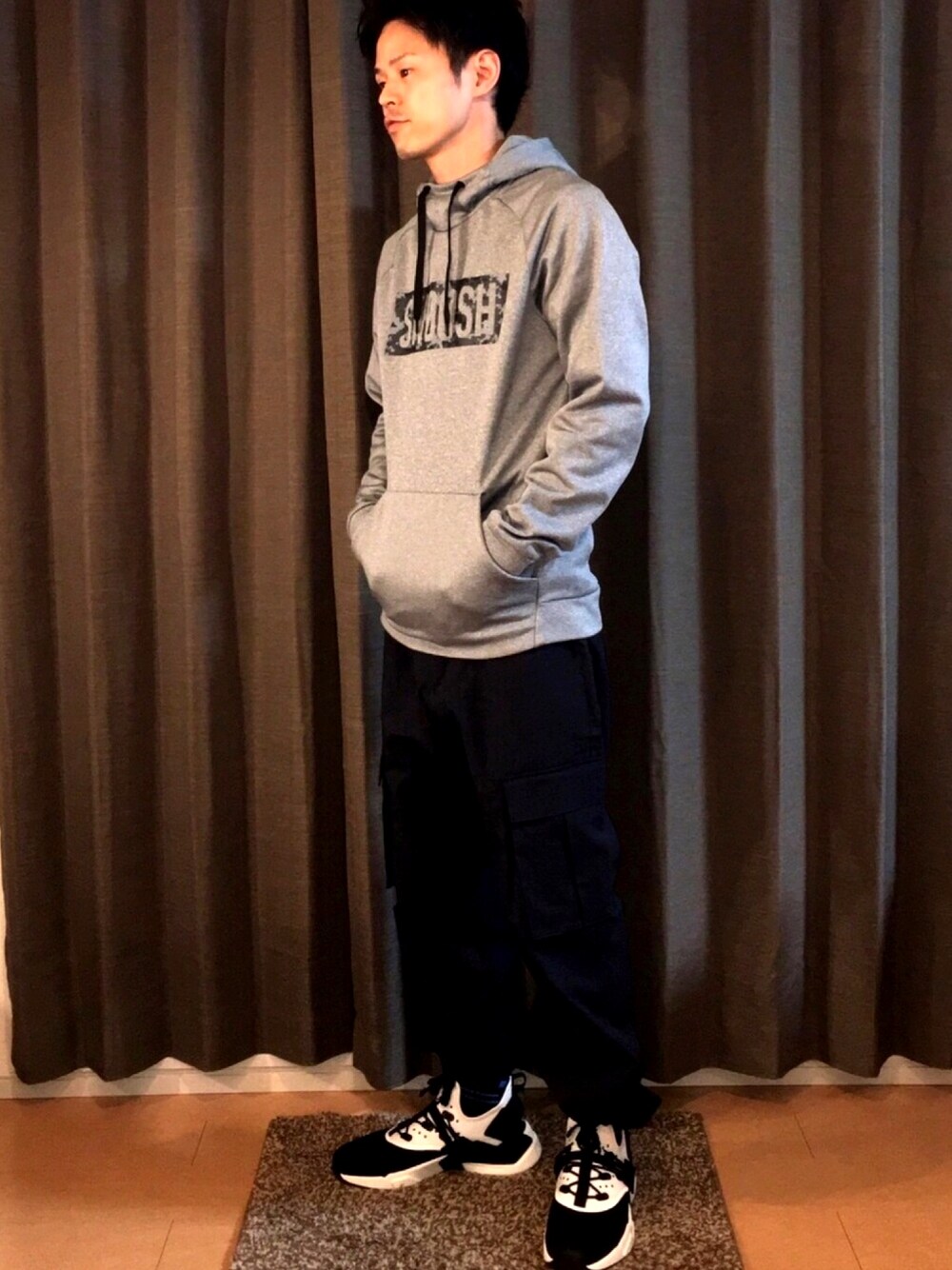 「ナイキ、ハラチ、カーゴパンツ、パーカー」｜「NIKEのナイキ THERMA-FIT CAMO SWOOSH PO フーディ（パーカー、グレー系）」を使った、帰ってきたSHIGE_KICKS👟さん（メンズ・168cm）の春コーディネートの1枚目の写真