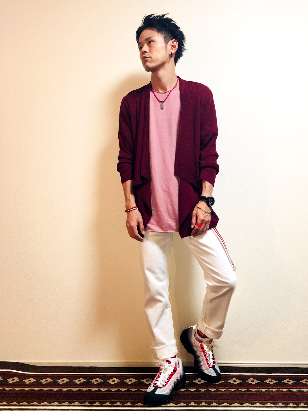 「NIKE、ユニクロ、ZARA、AIR MAX95、赤コーデ」｜「UNIQLOのリブドレープカーディガン（長袖）（ニット/セーター、レッド系）」を使った、帰ってきたSHIGE_KICKS👟さん（メンズ・168cm）の夏コーディネートの1枚目の写真