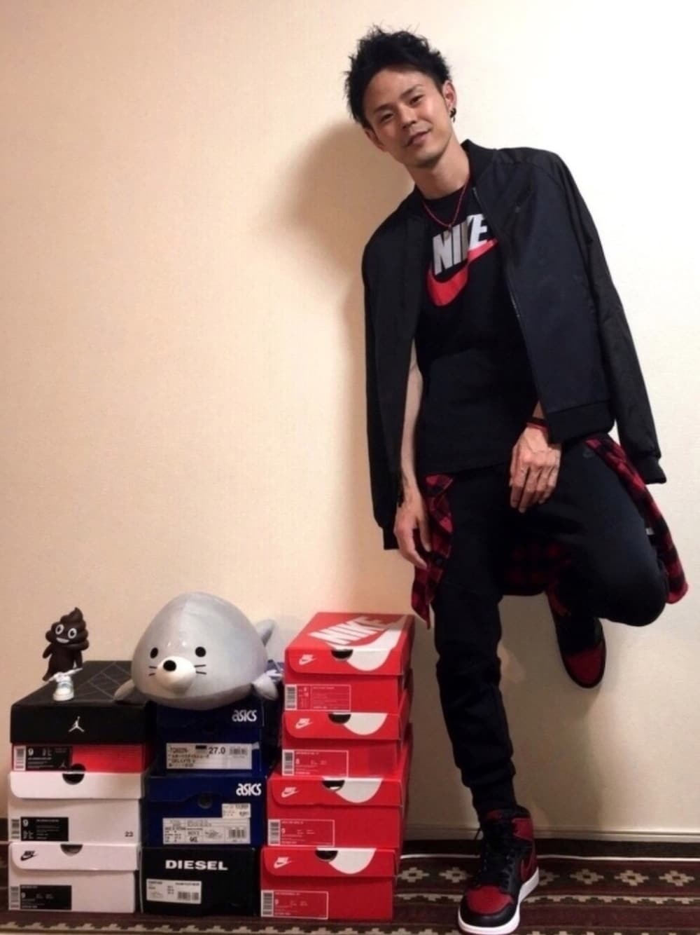 「NIKE、aj1、banned、いつもの感じ」｜「ブレ太郎 Jr. ⚫️🔴のまるちゃんのとこに里孫にいきました✨（スニーカー、レッド系）」を使った、帰ってきたSHIGE_KICKS👟さん（メンズ・168cm）の夏コーディネートの1枚目の写真