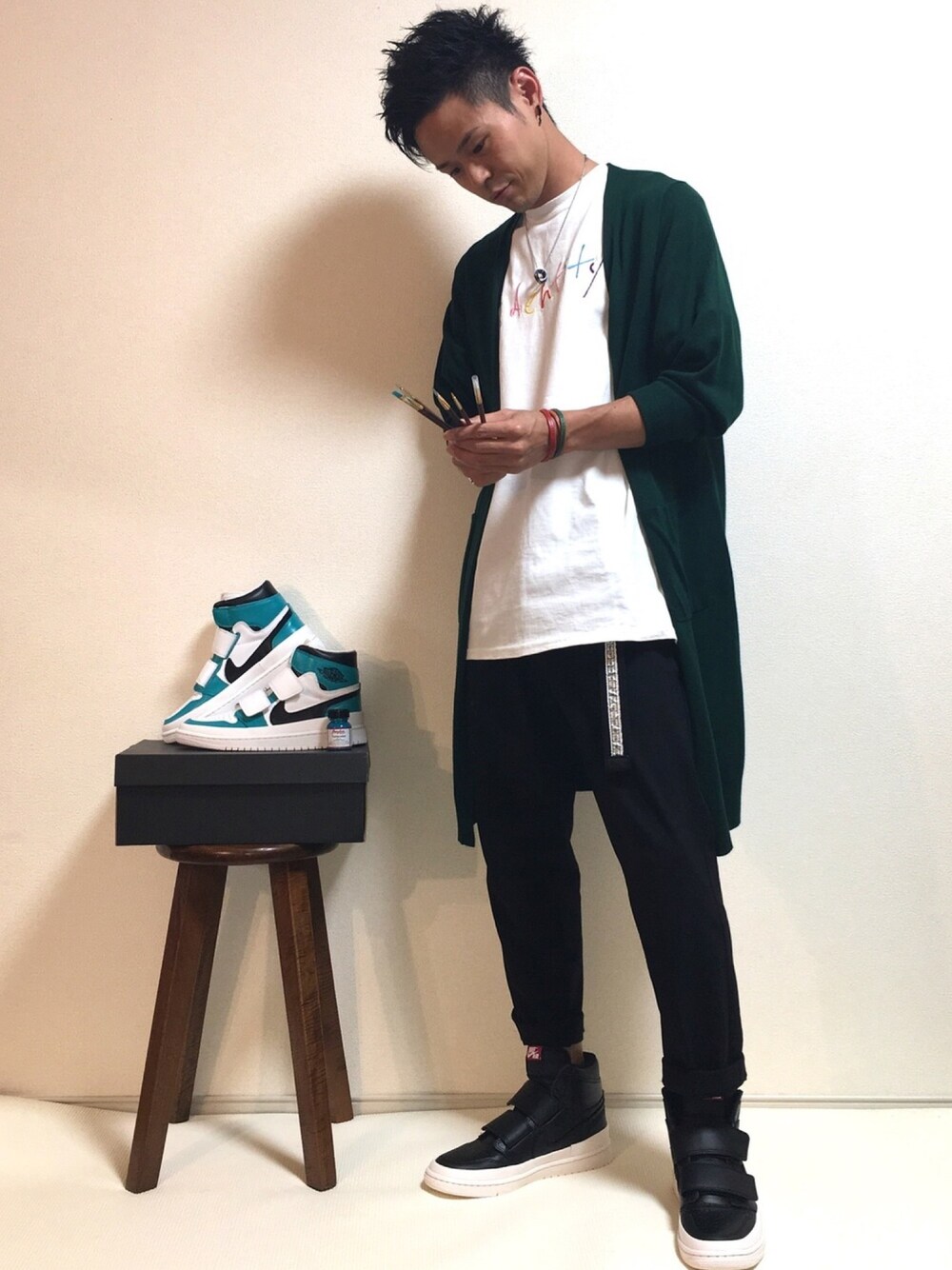 「NIKE、ナイキ、スニーカー、カスタムスニーカー、秋、里親募集中、AF1里親、AM0里親」｜「UNIQLOのUVカットドルマンスリーブロングカーディガン（長袖）（カーディガン/ボレロ、グリーン系）」を使った、帰ってきたSHIGE_KICKS👟さん（メンズ・168cm）の夏コーディネートの1枚目の写真