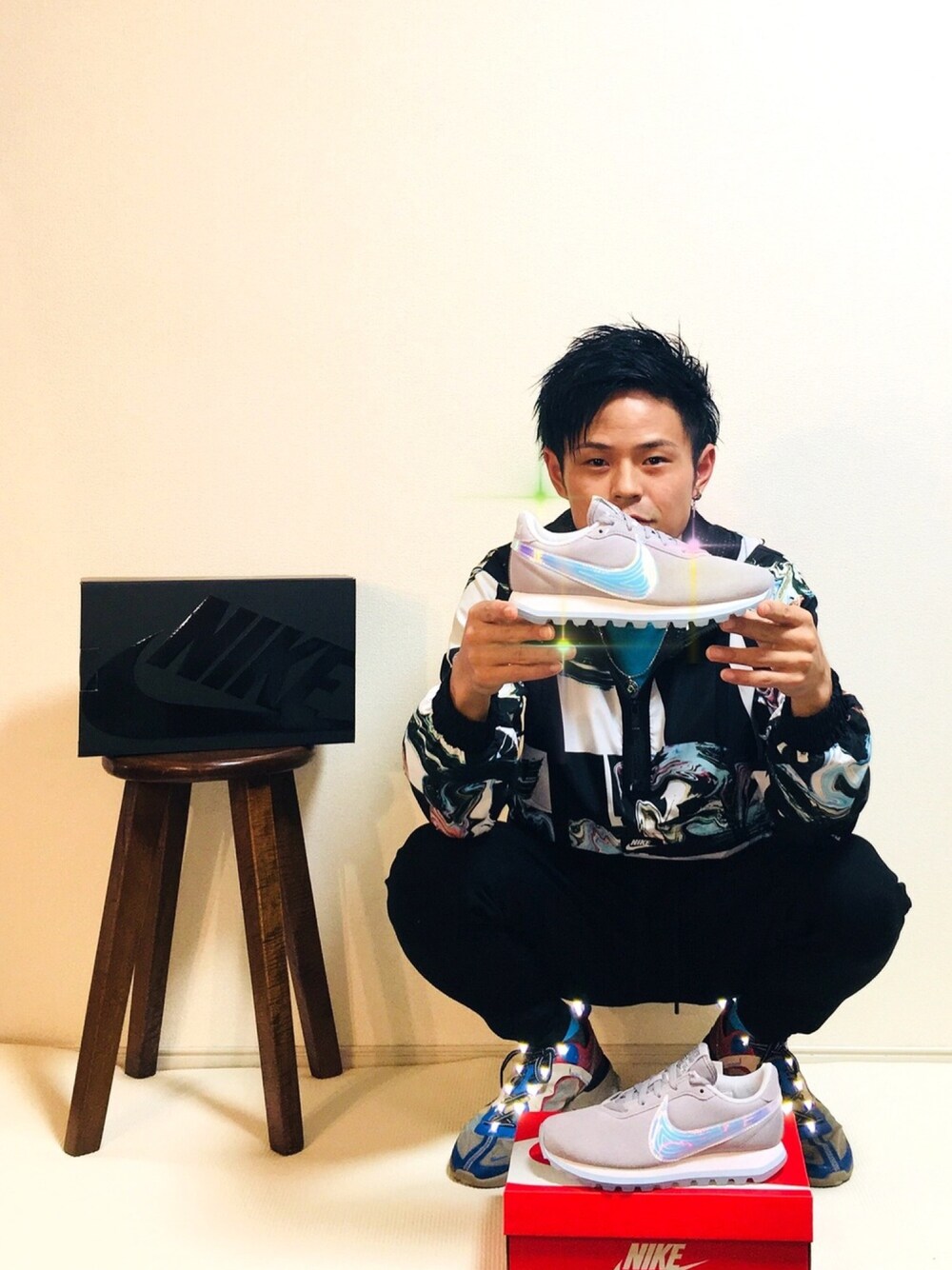「NIKE、ナイキ、スニーカー、undercover、里親募集中、赤、青、ベージュ」｜「NIKEのプレゼント🎁（ブルゾン、ブラック系）」を使った、帰ってきたSHIGE_KICKS👟さん（メンズ・168cm）の秋コーディネートの1枚目の写真