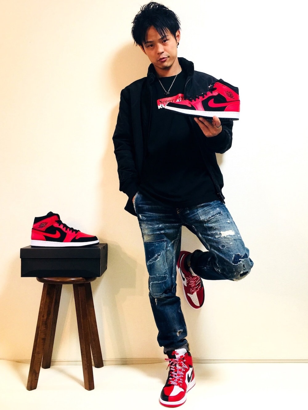 「NIKE、ナイキ、スニーカー、アルマーニ、RUSHBALL、DELAY、オマージュ、プレゼント、エアジョーダン1」｜「ARMANI JEANSのシンプルなデザインのブルゾン（ブルゾン、ブラック系）」を使った、帰ってきたSHIGE_KICKS👟さん（メンズ・168cm）の秋コーディネートの1枚目の写真