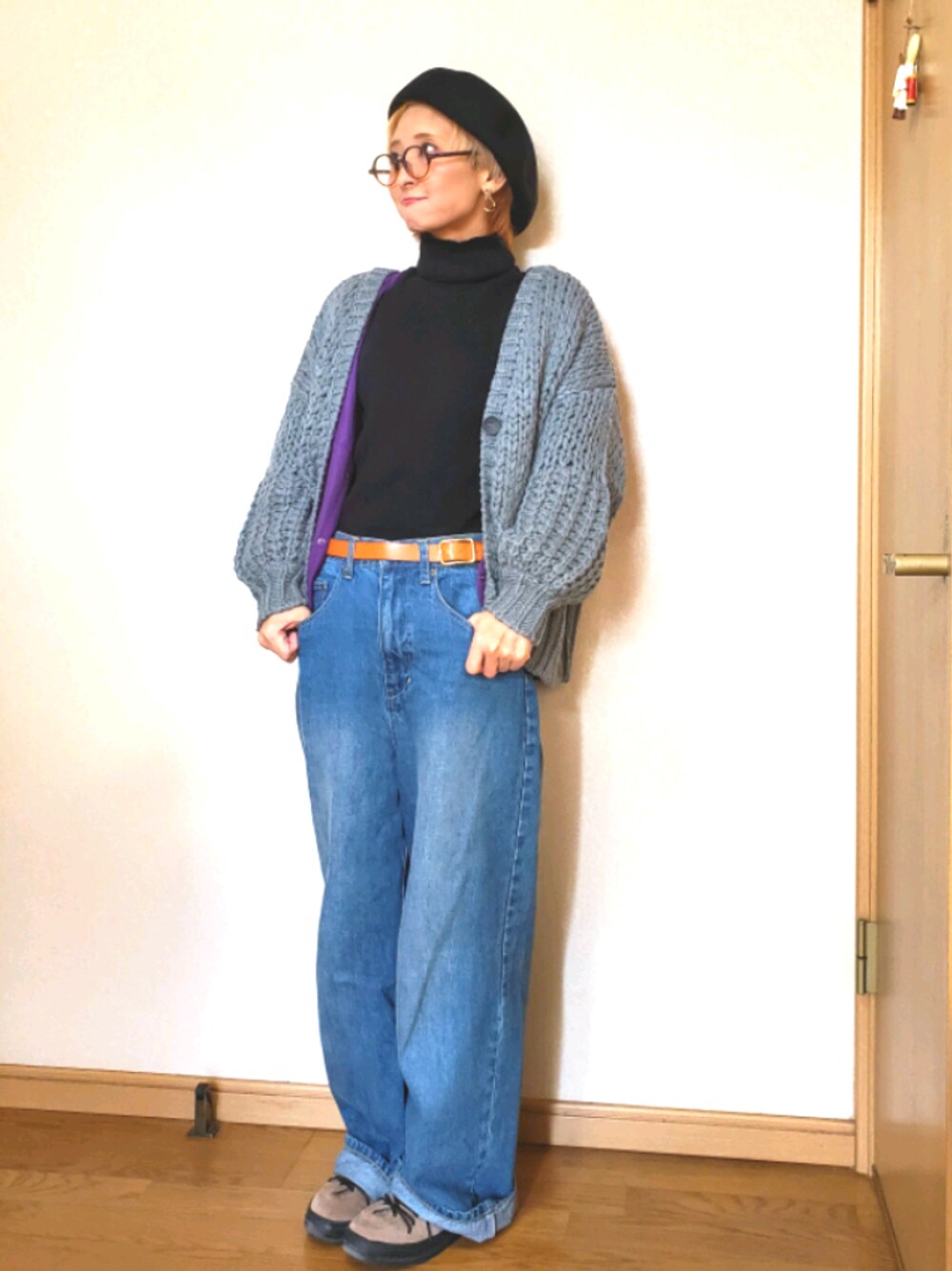 「シンプル、ママコーデ、おしゃれさんと繋がりたい、ベレー帽、めがね、デニム、ざっくりカーデ、カシラ、アンティカ、ノアール」｜「n'OrLABELのアイテム（カーディガン/ボレロ、グレー系）」を使った、love blue さん（レディース・158cm）の秋コーディネートの1枚目の写真