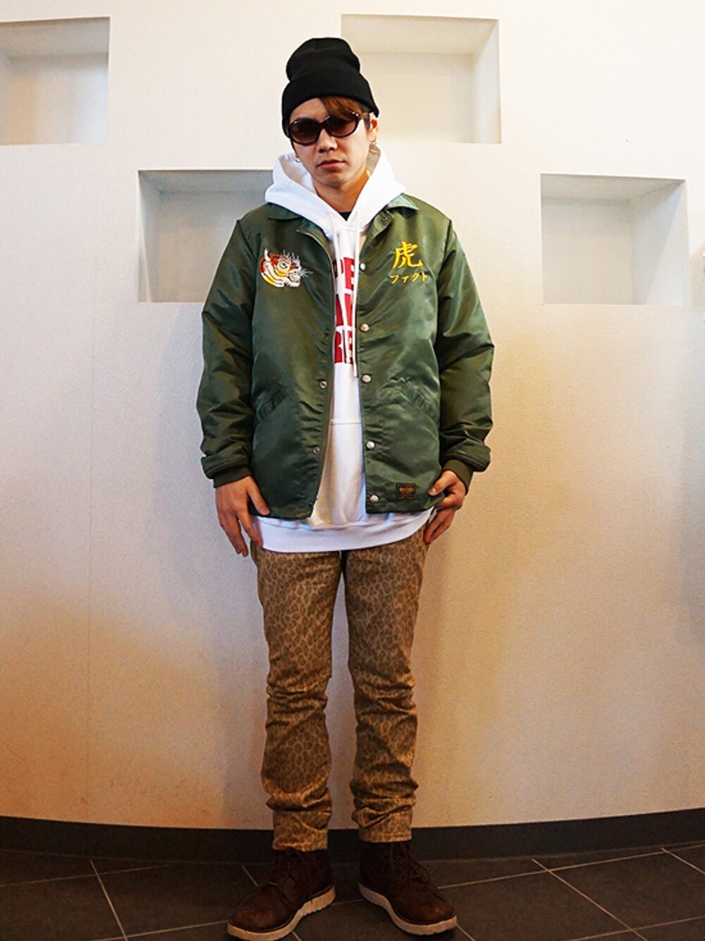 「アメカジ、豹柄、FUCT、NAKED SUN、ストリート mix、ANIMALIA、msml」｜「MSMLのMSML(MUSIC SAVED MY LIFE) BIGHOODIE（パーカー、ホワイト系）」を使った、MOREGAUCHE2KAZUYAさん（メンズ・169cm）の冬コーディネートの1枚目の写真
