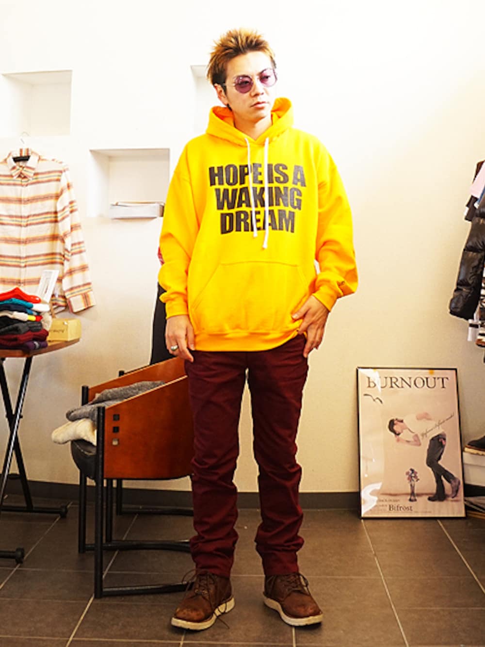 「カジュアルコーデ、ストリートMIX、パーカーコーデ、30代、msml」｜「MSMLのMSML(MUSIC SAVED MY LIFE) BIG　HOODIE（パーカー、イエロー系）」を使った、MOREGAUCHE2KAZUYAさん（メンズ・169cm）の春コーディネートの1枚目の写真