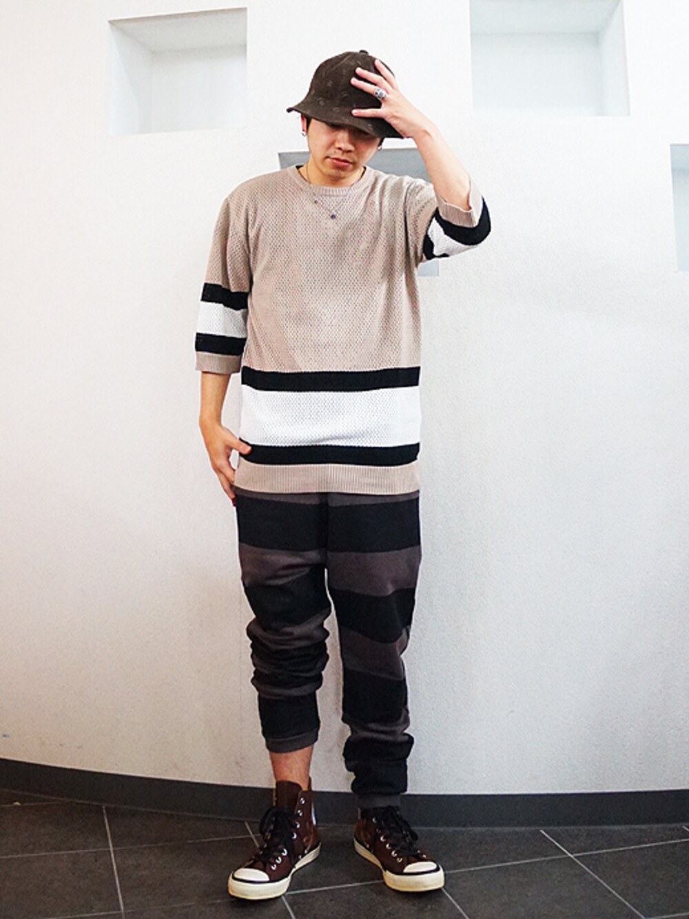 「コンバース、VIRGO、ボーダーパンツ、liss 、岡崎市」｜「LiSSのLISS(リス) メッシュカットソー（Tシャツ/カットソー、ベージュ系）」を使った、MOREGAUCHE2KAZUYAさん（メンズ・169cm）の夏コーディネートの1枚目の写真