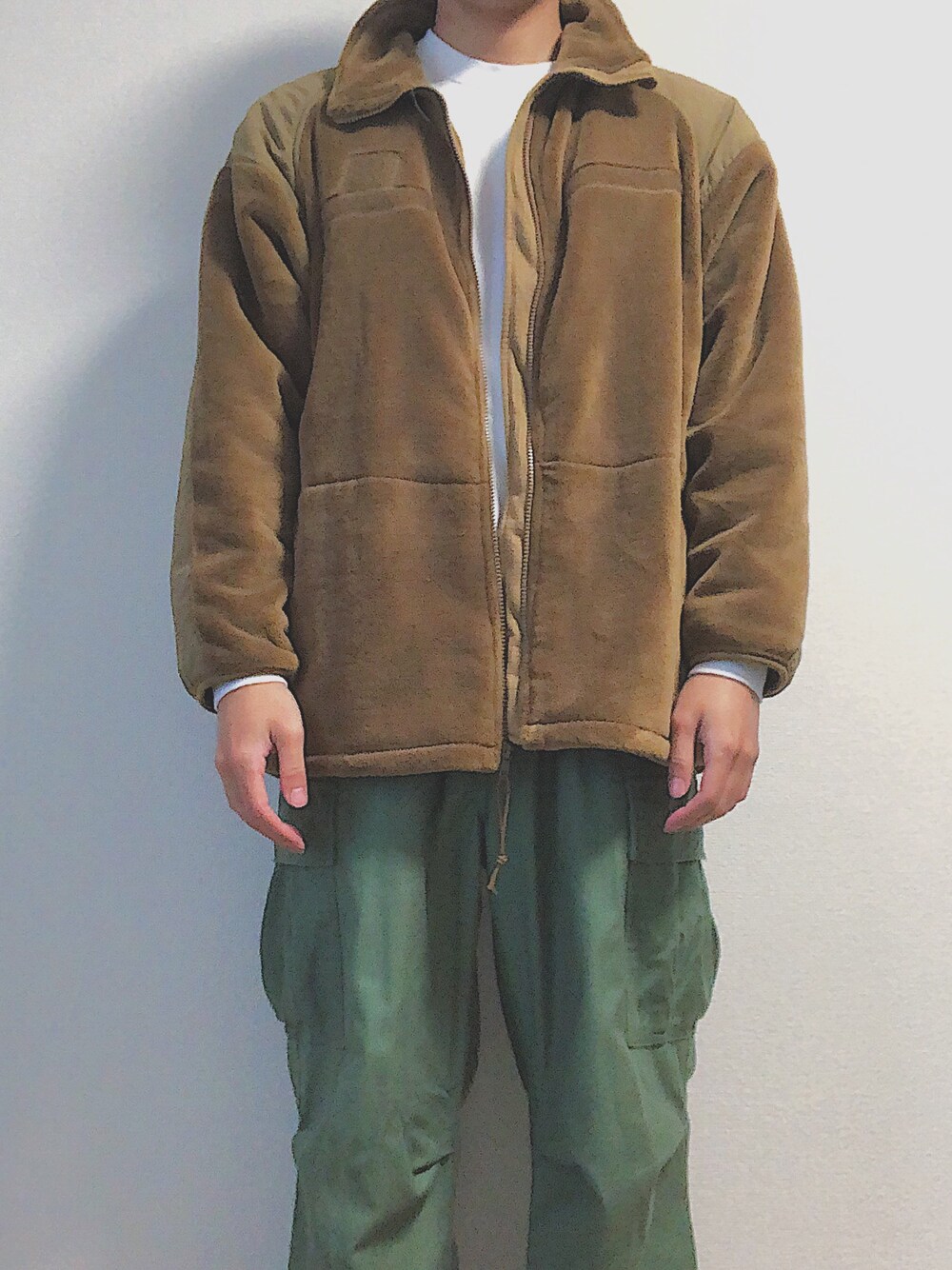「ミリタリー、古着、アメリカ」｜「アメリカ軍のアイテム（その他アウター、ブラウン系）」を使った、yummyさん（メンズ・170cm）の冬コーディネートの1枚目の写真