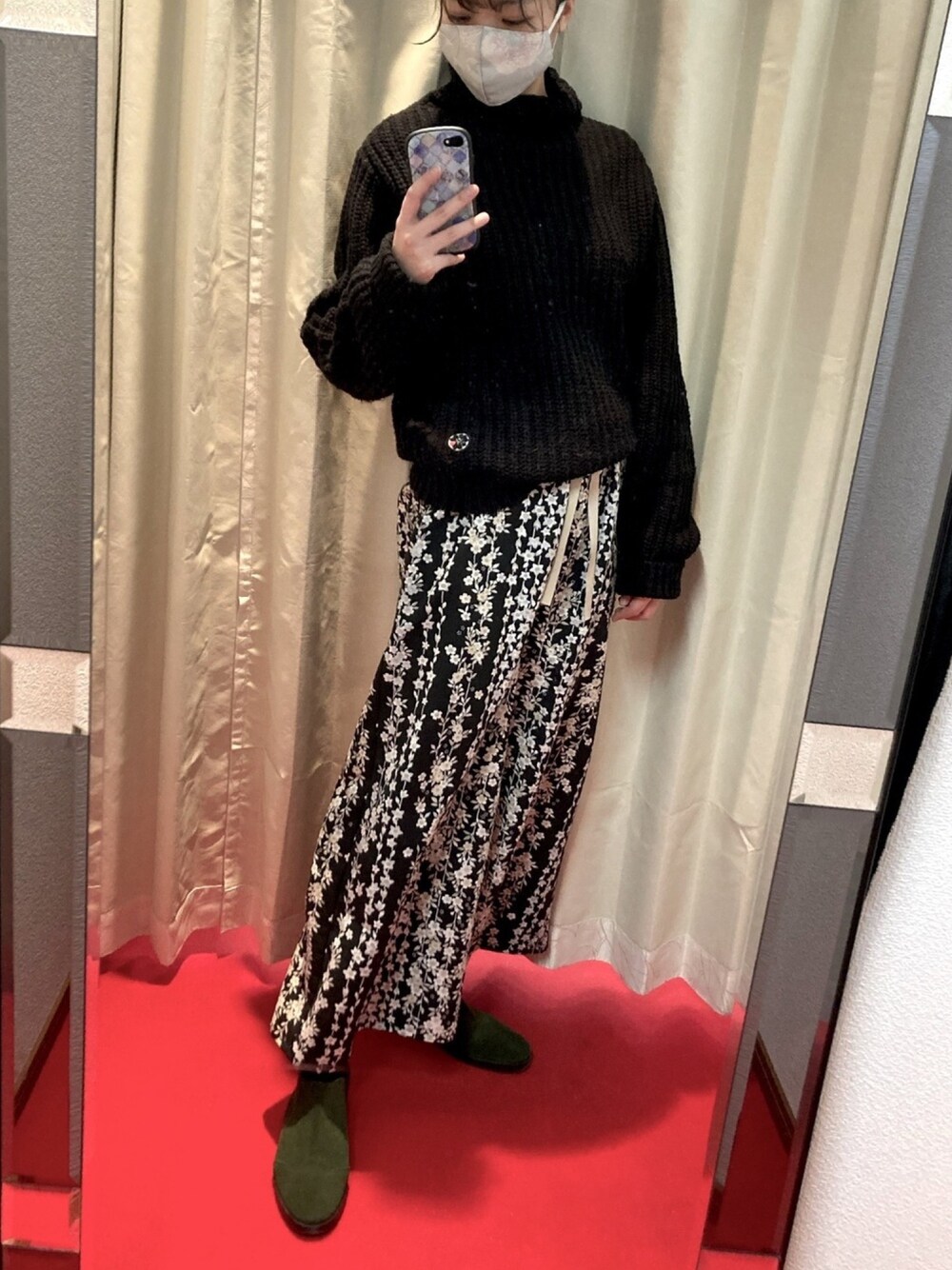 「着物生地、和柄パンツ、ゆるニット、セーター、ニット、オーバーサイズ、黒ニット、ワイドパンツ、仕立屋甚五郎、ootd」｜「仕立屋甚五郎のアイテム（その他パンツ、ブラック系）」を使った、sutoさん（レディース・169cm）の冬コーディネートの1枚目の写真