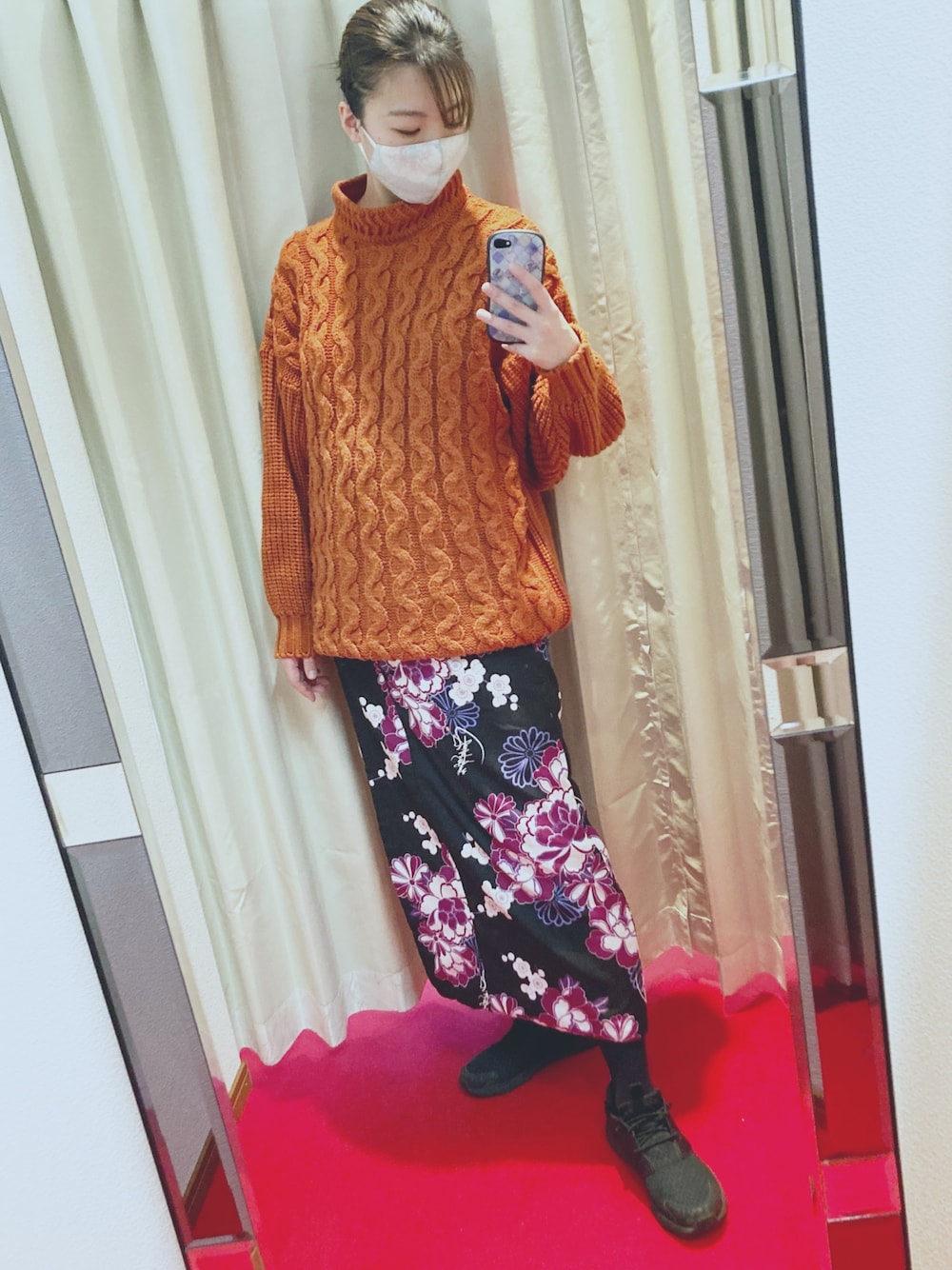 「オレンジ、着物、和柄、ゆるニット、おさがり、着物生地、ビッグシルエット、フリース、冬コーデ、あったかコーデ」｜「古着のアイテム（ニット/セーター、オレンジ系）」を使った、sutoさん（レディース・169cm）の冬コーディネートの1枚目の写真