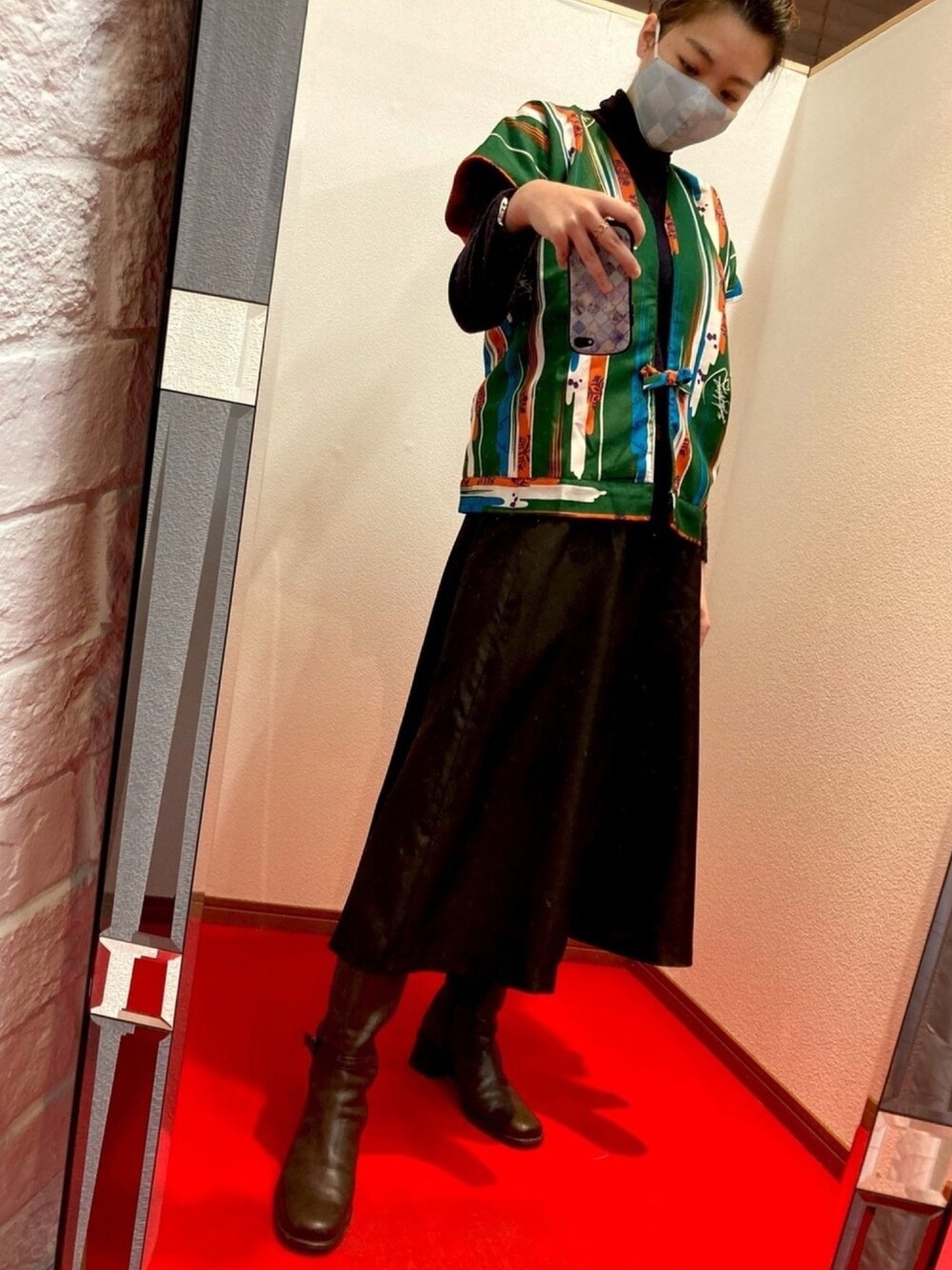 「着物、和柄、きもの、フリース、仕立屋甚五郎、タートルネック、あったかコーデ、Aラインスカート、フリースベスト、グリーン」｜「ingのアイテム（ブーツ、ブラウン系）」を使った、sutoさん（レディース・169cm）の冬コーディネートの1枚目の写真