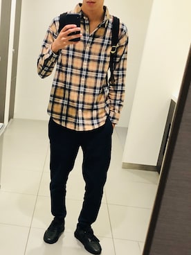 「GU（ジーユー）のアイテム（シャツ/ブラウス、ベージュ系）」を使った、MYさん（メンズ・177cm）の秋コーディネート