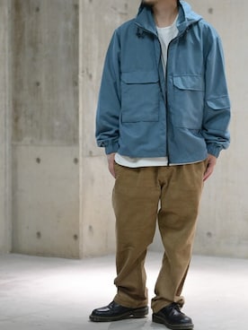 マウンテンパーカーを使った「コーデュロイパンツ」の人気ファッション