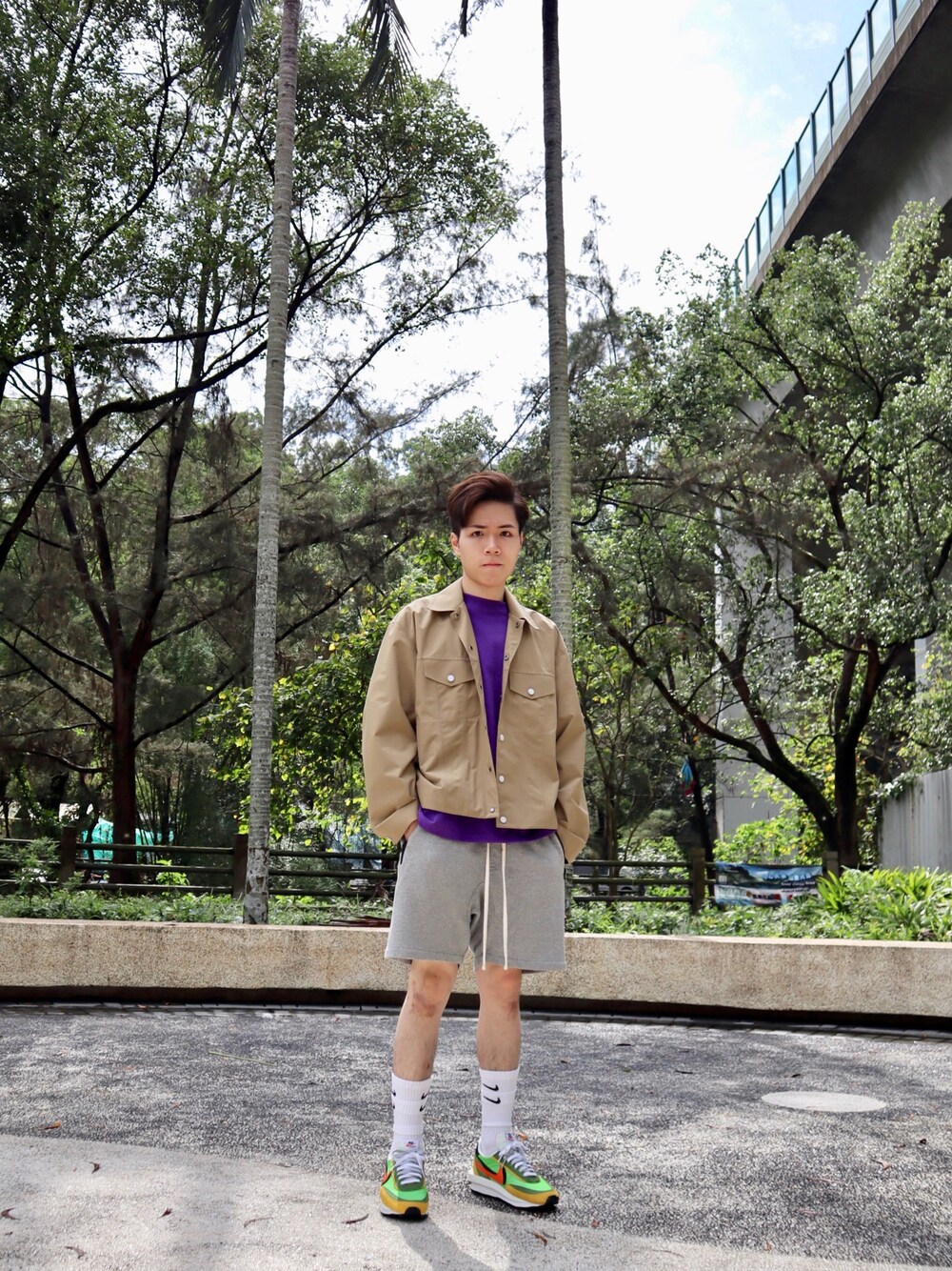 「ootd、休閒搭配、夏、運動穿搭、球鞋、NIKE、街頭穿搭、宽松、混搭叠穿、oversize」｜「DESCENTEのアイテム（ジャケット/アウター、ベージュ系）」を使った、Kyleさん（メンズ・175cm）の春コーディネートの1枚目の写真