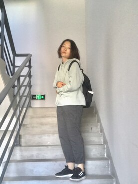 「PULL&BEAR（プルアンドベア）のアイテム（スラックス）」を使った、脸大肉呆さん（レディース・163cm）の春コーディネート