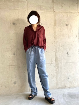 「HONEYSUCKLE ROSE（ハニーサックルローズ）の【HONEYSUCKLE ROSE】サテンイージーパンツ（その他パンツ、ブルー系）」を使った、ムクさん（レディース・158cm）の春コーディネート