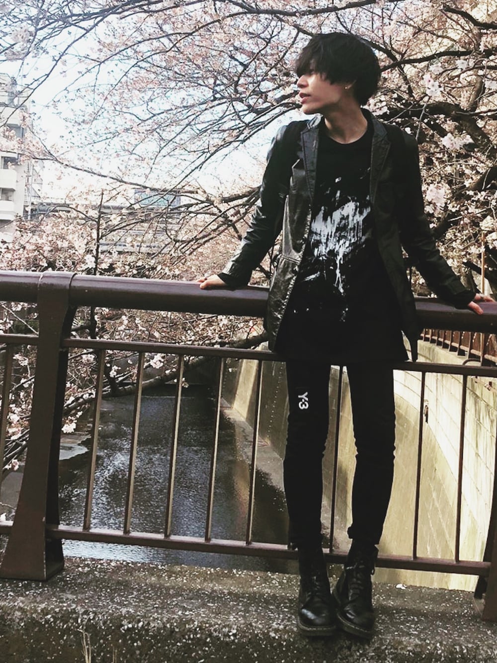「シンプルコーデ、ビッグシルエット、モード、黒スキニー、LAD MUSICIAN、モノトーン」｜「LAD MUSICIANのskinny pants（パンツ、ブラック系）」を使った、える🌾米民さん（メンズ・173cm）の夏コーディネートの1枚目の写真
