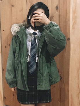 「PULL&BEAR（プルアンドベア）のアイテム（マウンテンパーカー）」を使った、PollyJabeさん（レディース・165cm）の冬コーディネート