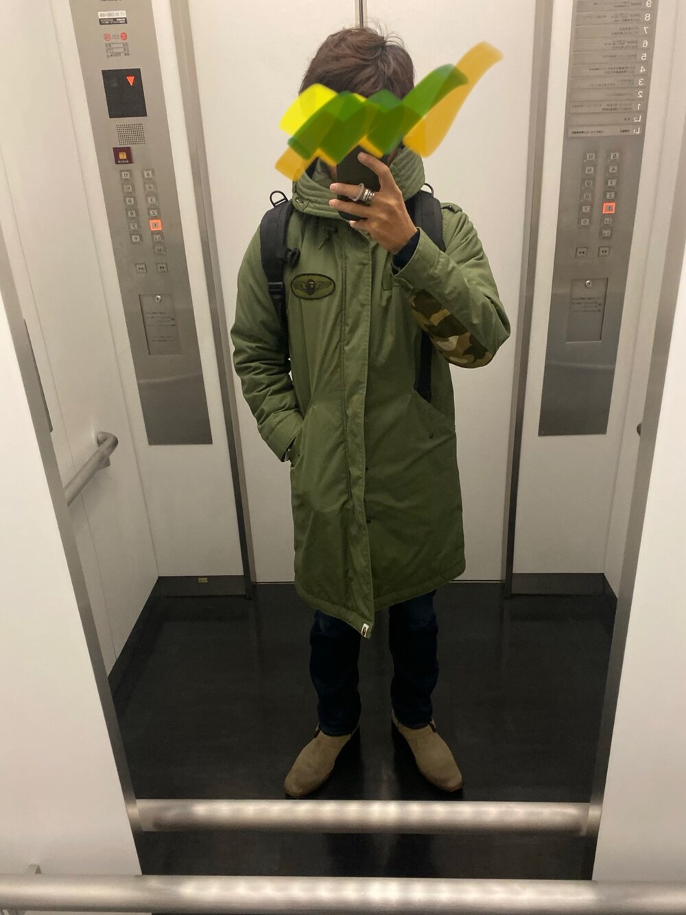 「帰宅」｜「A BATHING APEのCOLOR CAMO MODS COAT（モッズコート、グリーン系）」を使った、jjjjjjkkkk さん（メンズ・172cm）の秋コーディネートの1枚目の写真