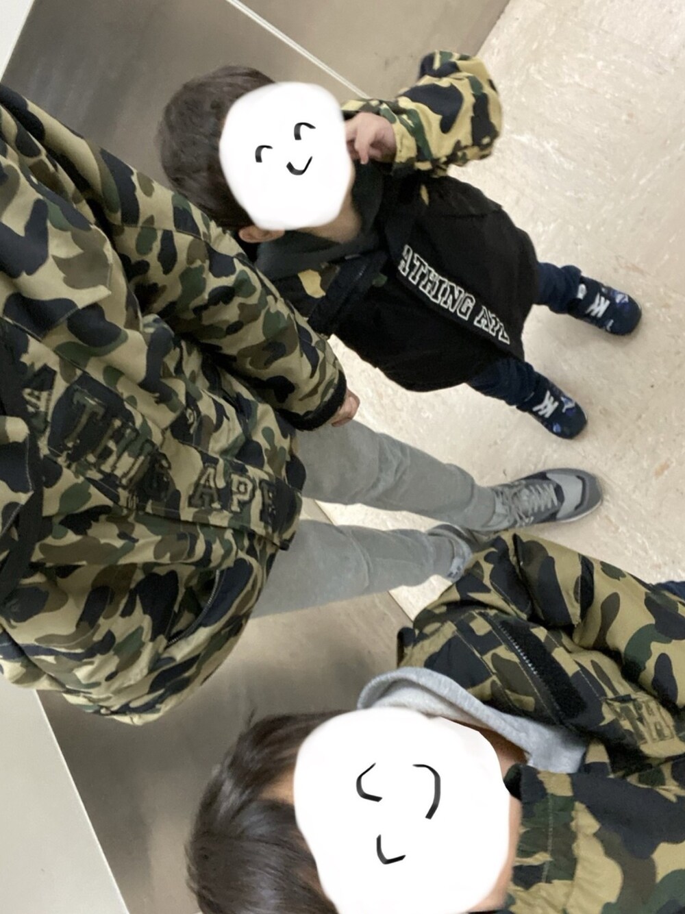 「お出かけコーデ」｜「A BATHING APEの1ST CAMO HOODIE JACKET K（ミリタリージャケット、イエロー系）」を使った、jjjjjjkkkk さん（メンズ・172cm）の冬コーディネートの1枚目の写真