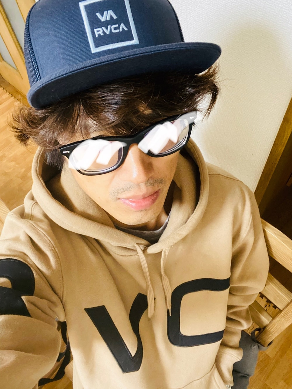 「年末WEAR感謝祭、スポーティー、カジュアル」｜「RVCAのRVCA メンズ  RVCA FOAMY TRUCKER キャップ/メッシュ（キャップ、ブルー系）」を使った、jjjjjjkkkk さん（メンズ・172cm）の冬コーディネートの1枚目の写真