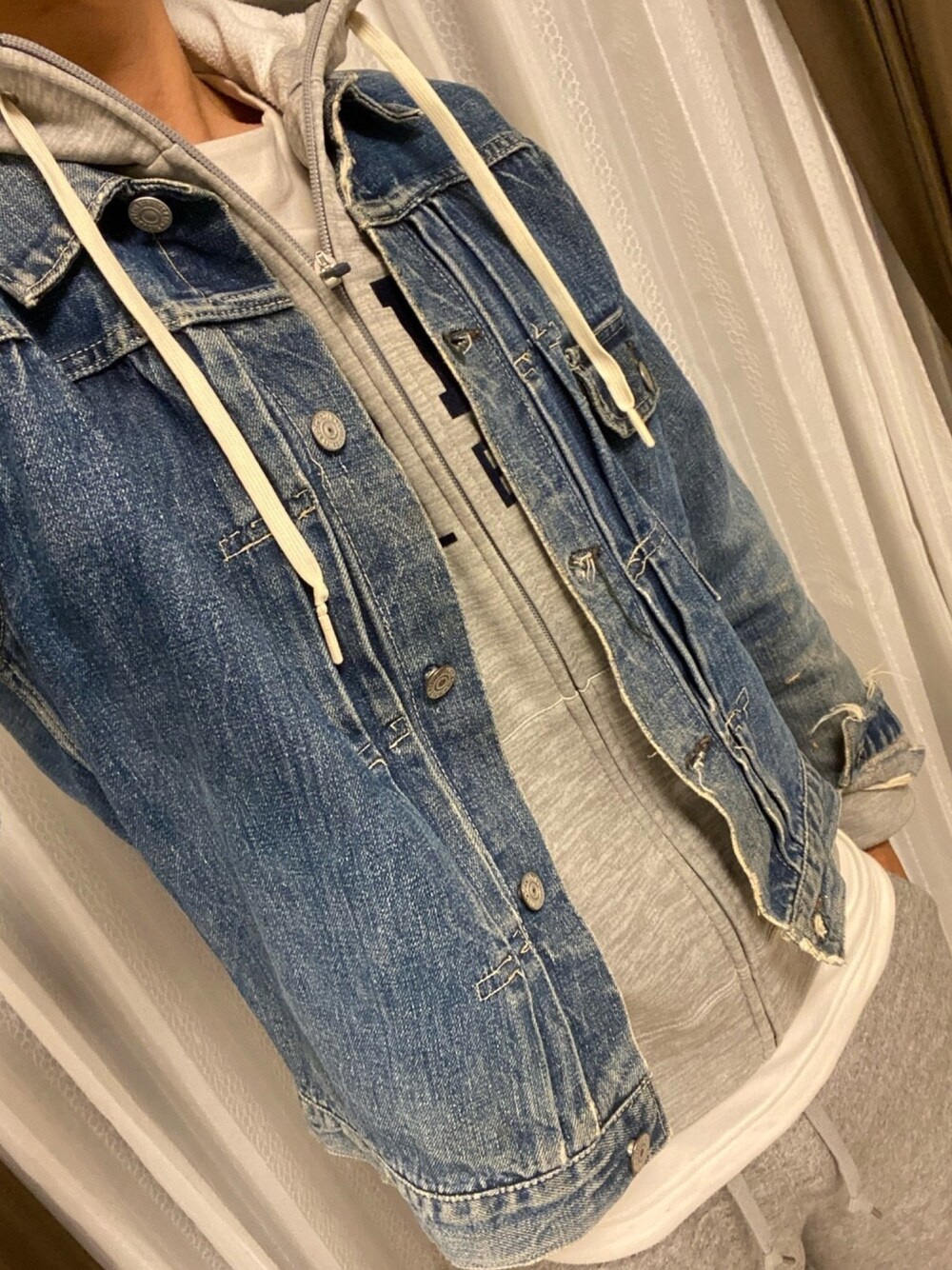 「ビンテージ、部屋着、パジャマ」｜「Levi'sのアイテム（デニムジャケット、ブルー系）」を使った、jjjjjjkkkk さん（メンズ・172cm）の春コーディネートの1枚目の写真
