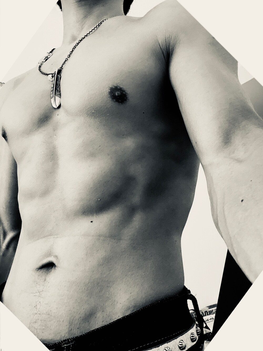「筋トレ」｜「goro'sのアイテム（ネックレス、シルバー系）」を使った、jjjjjjkkkk さん（メンズ・172cm）の春コーディネートの1枚目の写真