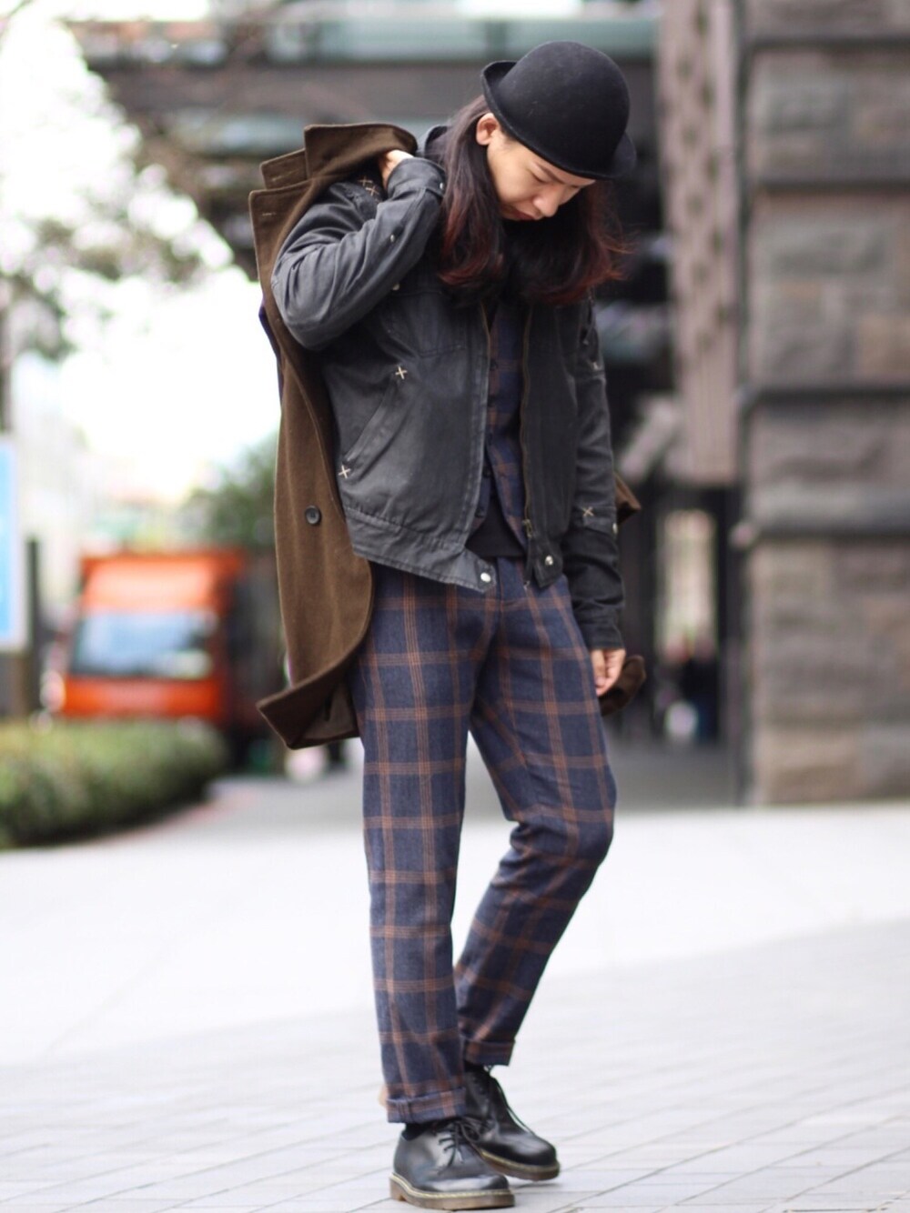 「ootd」｜「5のアイテム（パンツ、ブルー系）」を使った、蔡阿翰さん（メンズ・175cm）の冬コーディネートの1枚目の写真