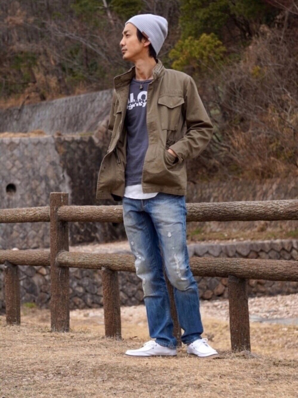 「バンズ、ジースター・ロゥ(G-STAR RAW)、レイジブルー、GU、88tees、オトナカジュアル、春コーデ、シンプルコーデ、ニット帽、プチプラ」｜「parksideのアイテム（ニットキャップ/ビーニー、グレー系）」を使った、とーるさん（メンズ・178cm）の春コーディネートの1枚目の写真