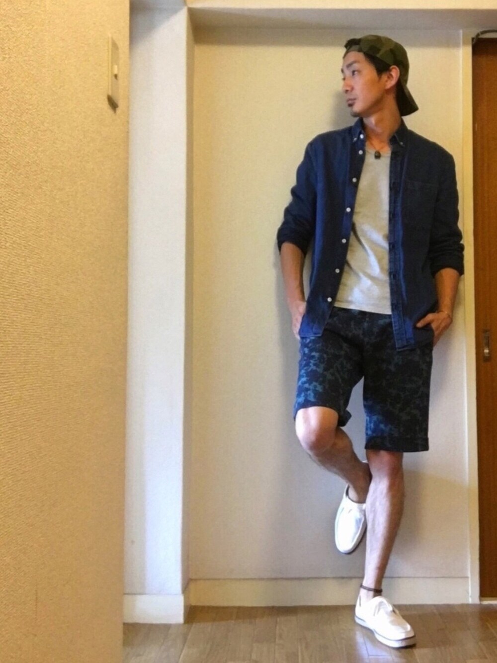 「休日スタイル、シンプルコーデ、夏、タンパンスタイル、デニムシャツ、VANS、COMME CA MEN、RAGEBLUE、GU、グレーTシャツ」｜「top gunのアイテム（キャップ、その他）」を使った、とーるさん（メンズ・178cm）の夏コーディネートの1枚目の写真