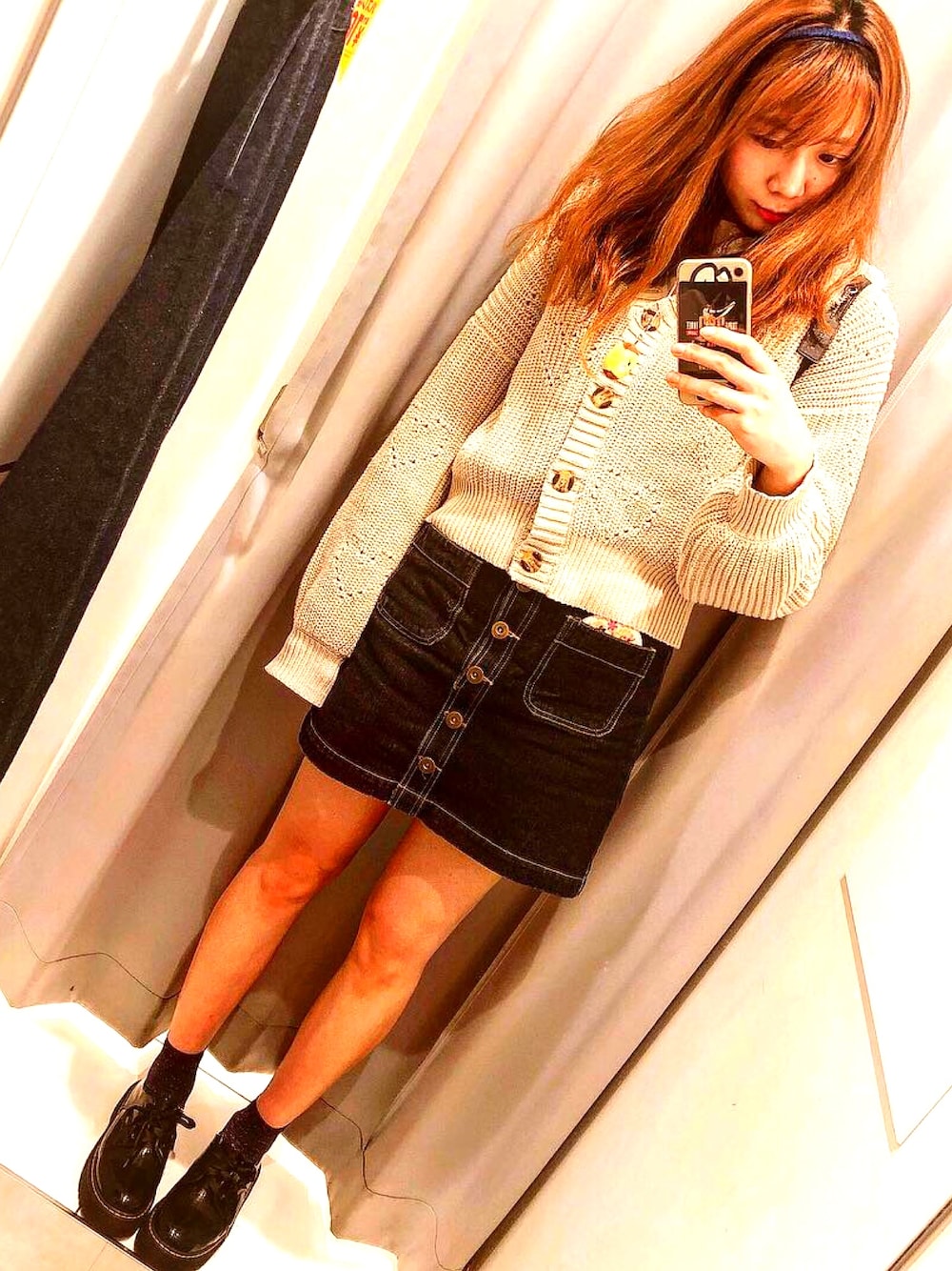 「カジュアルコーデ、one after another NICE CLAUP、カーディガン、デニムスカート、wcloset、春コーデ、デニム、レースアップシューズ」｜「one after another NICE CLAUPのハート柄アイレットカーディガン（カーディガン/ボレロ、ホワイト系）」を使った、akaneさん（レディース・170cm）の春コーディネートの1枚目の写真