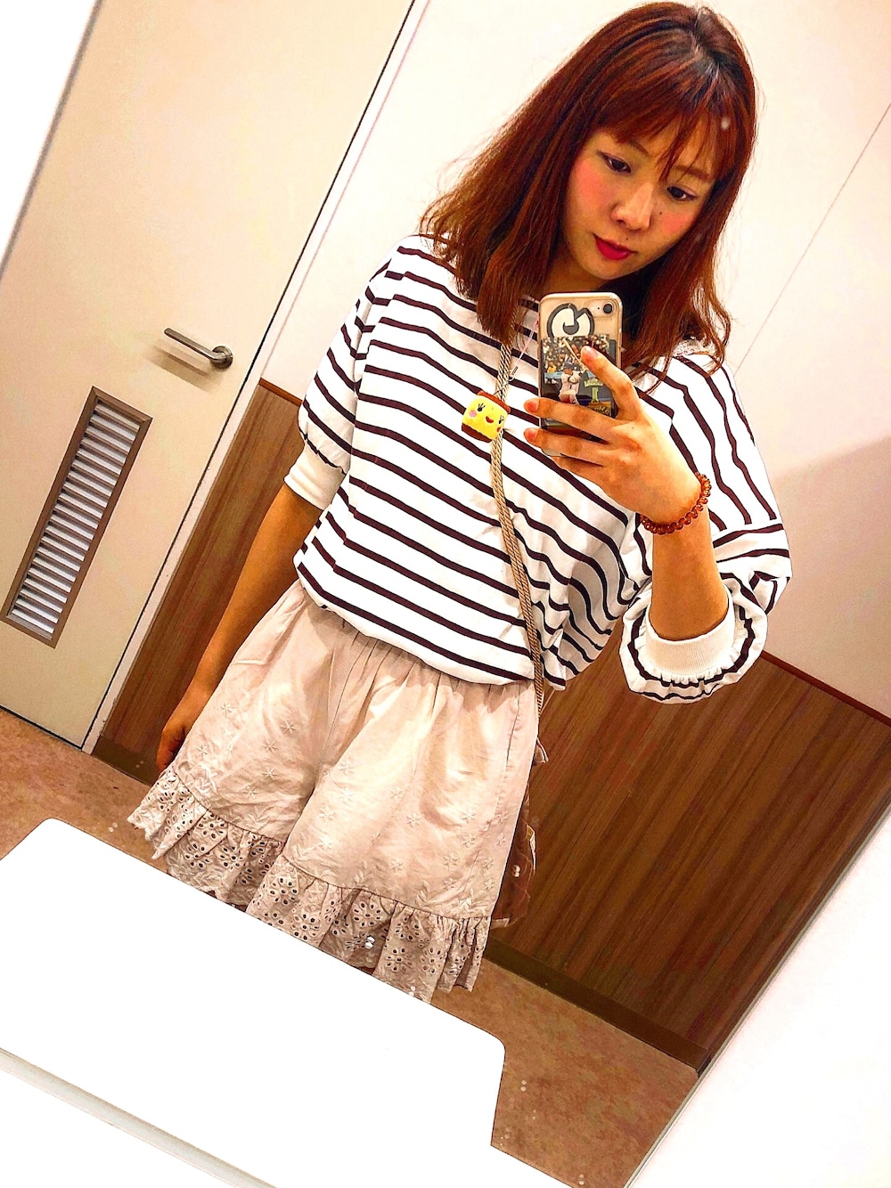 「one after another NICE CLAUP、nice claup、ワンアフターアナザーナイスクラップ、ボーダー、フリルショートパンツ、春コーデ、カジュアル、高身長女子」｜「one after another NICE CLAUPのワンショルダー２wayトップス（Tシャツ/カットソー、ブラウン系）」を使った、akaneさん（レディース・170cm）の春コーディネートの1枚目の写真